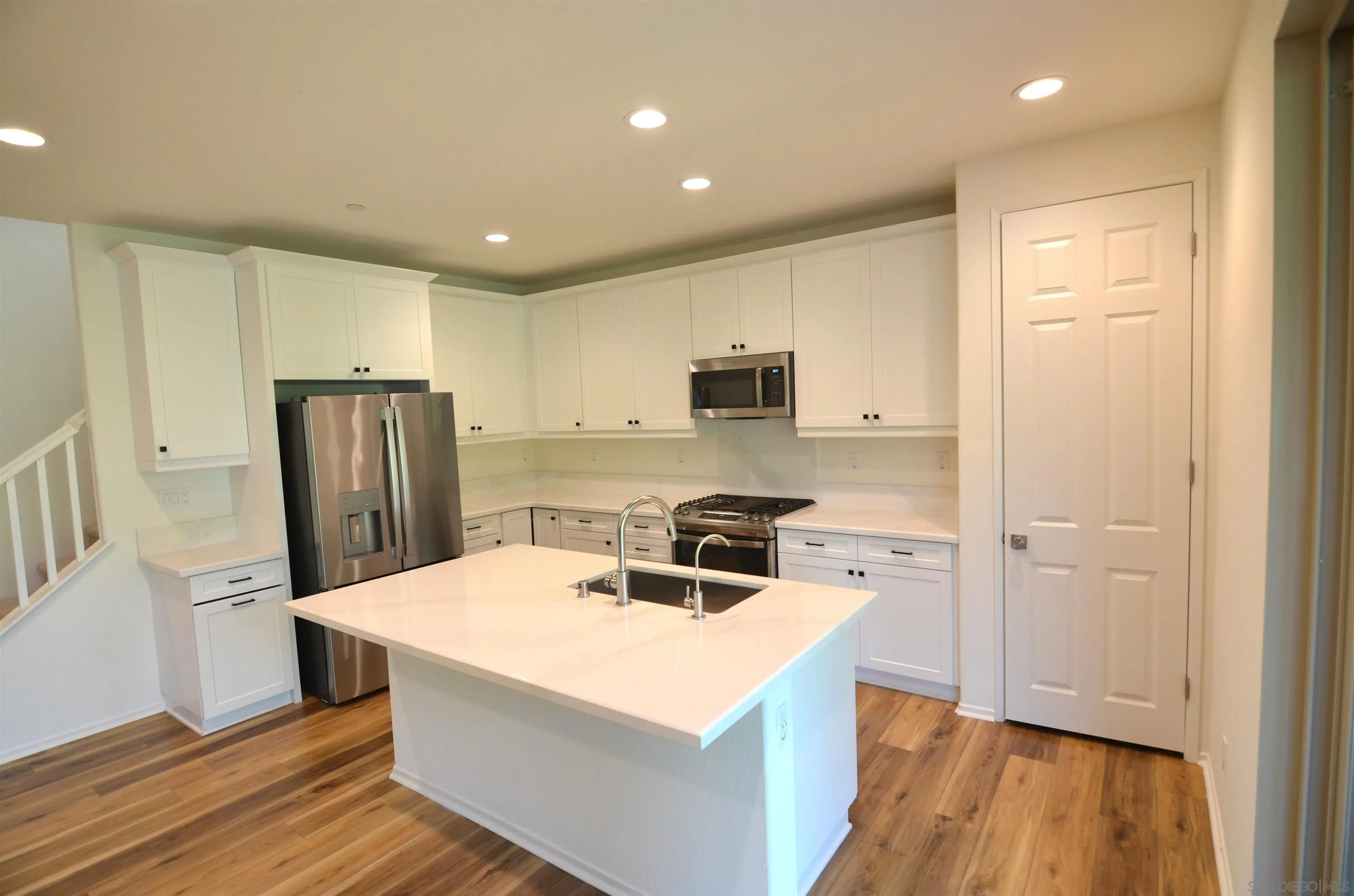 https://cdn.realtyfeed.com/cdn/127/260008839/bf3a747df927e2dc6fcd8065a29a6b08.webp