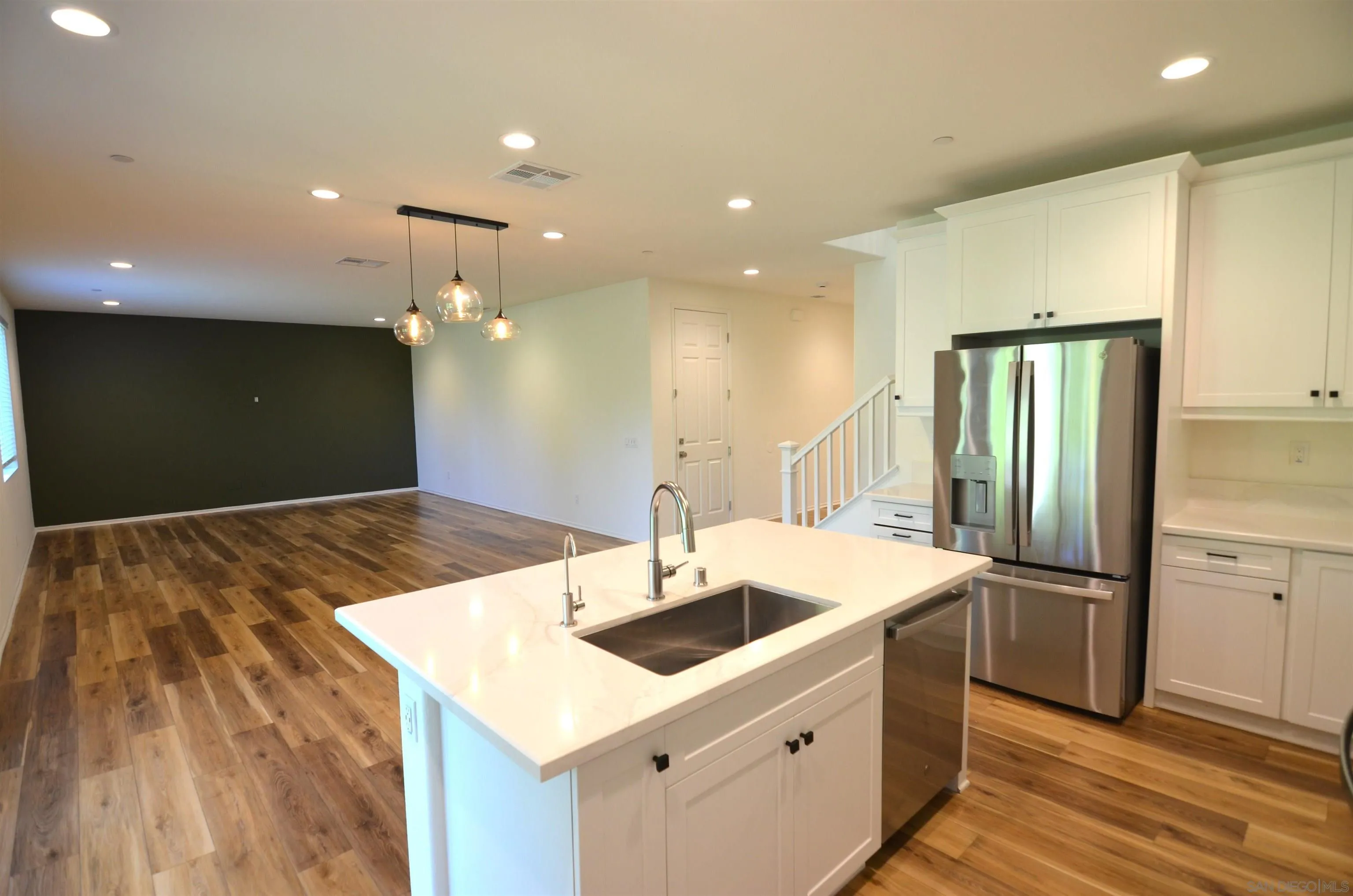 https://cdn.realtyfeed.com/cdn/127/260008839/c456748682ea864bf5887655c822af72.webp