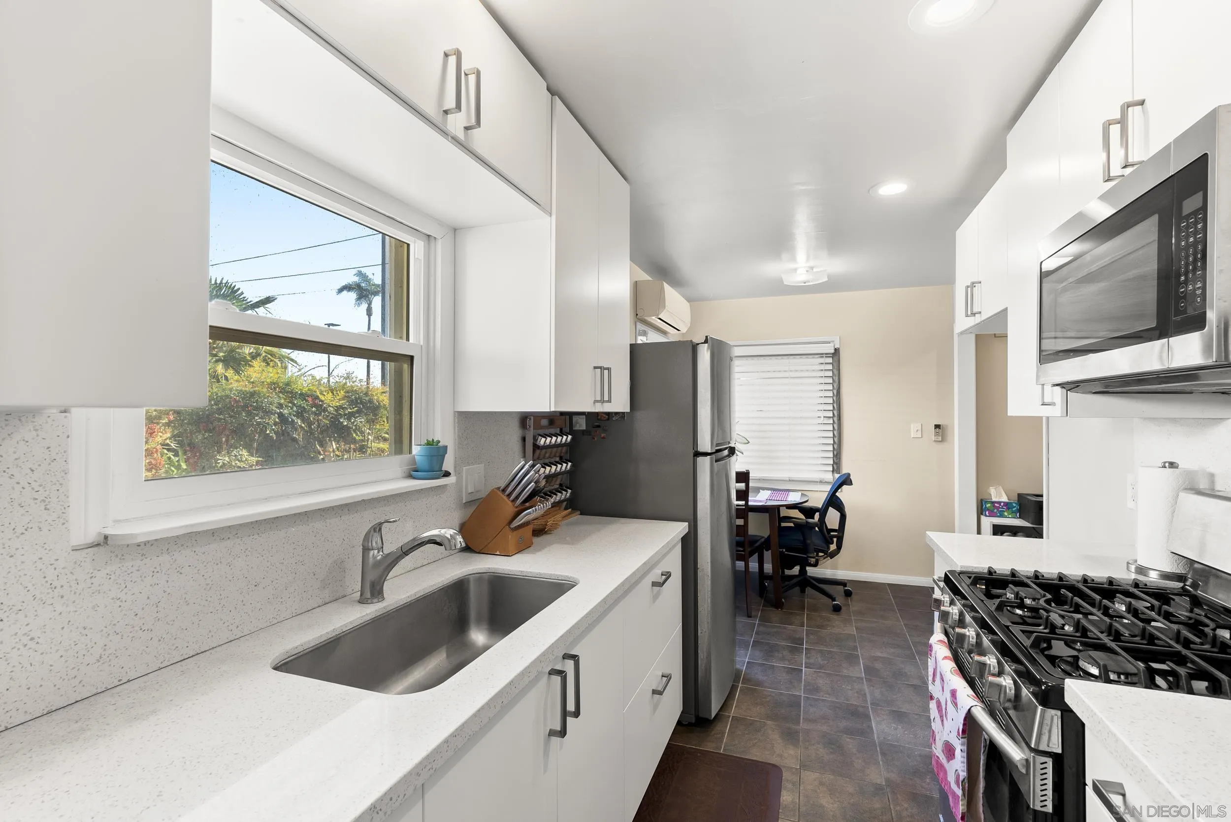 https://cdn.realtyfeed.com/cdn/127/260008843/27a50f7afbe8e55c75cb92f554070a4d.webp