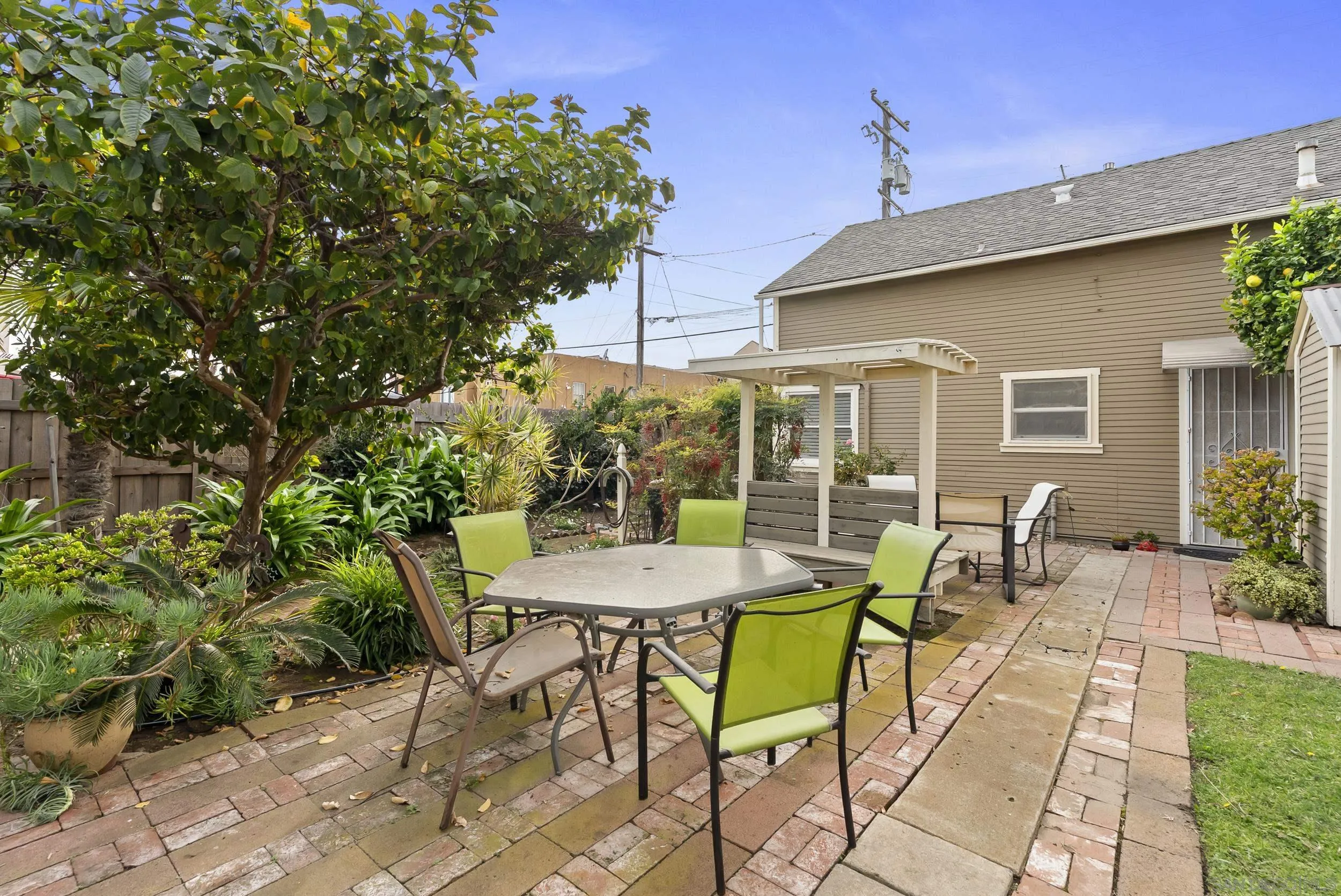 https://cdn.realtyfeed.com/cdn/127/260008843/2bec6bf704c303df4411c66310bba28e.webp