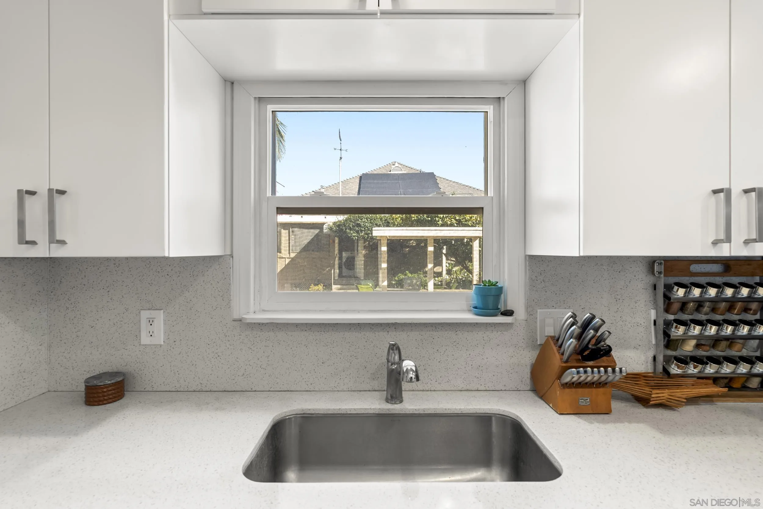 https://cdn.realtyfeed.com/cdn/127/260008843/8c7922755bb35090d9f958d4354d7f1b.webp
