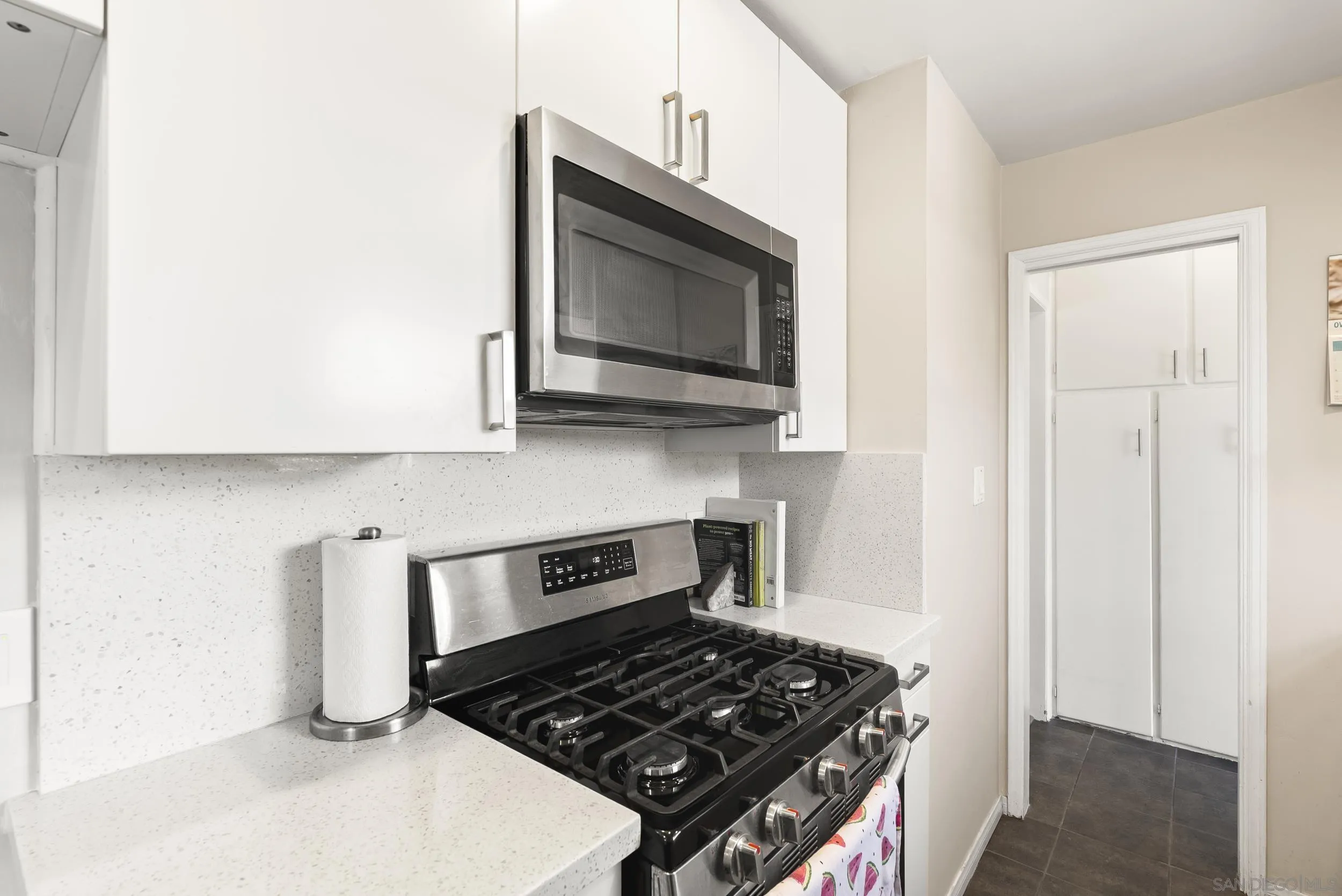 https://cdn.realtyfeed.com/cdn/127/260008843/e58a7b386a08d11a75f61b67f7660a69.webp