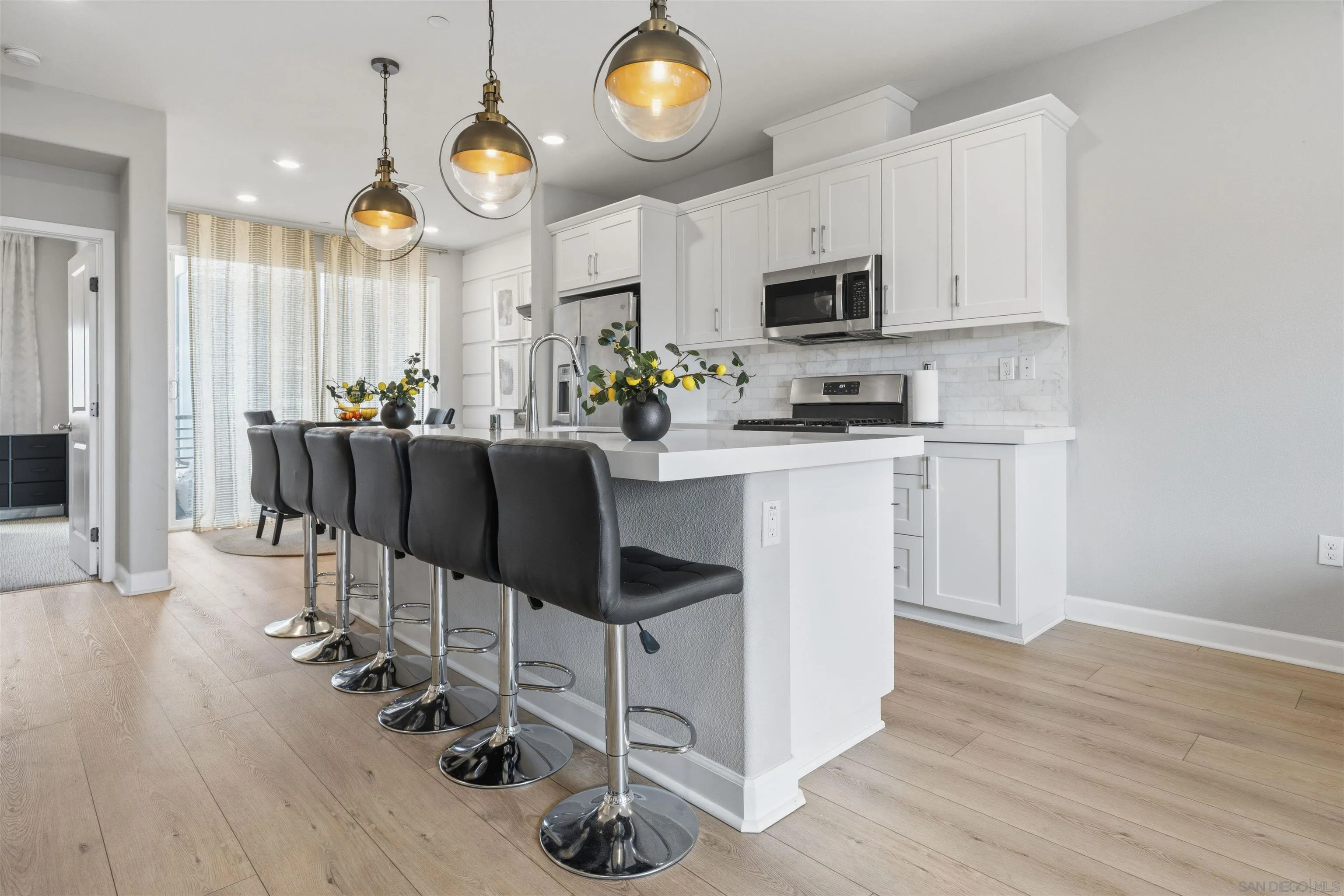 Photo #1: 260008849 Listing: Photo #1