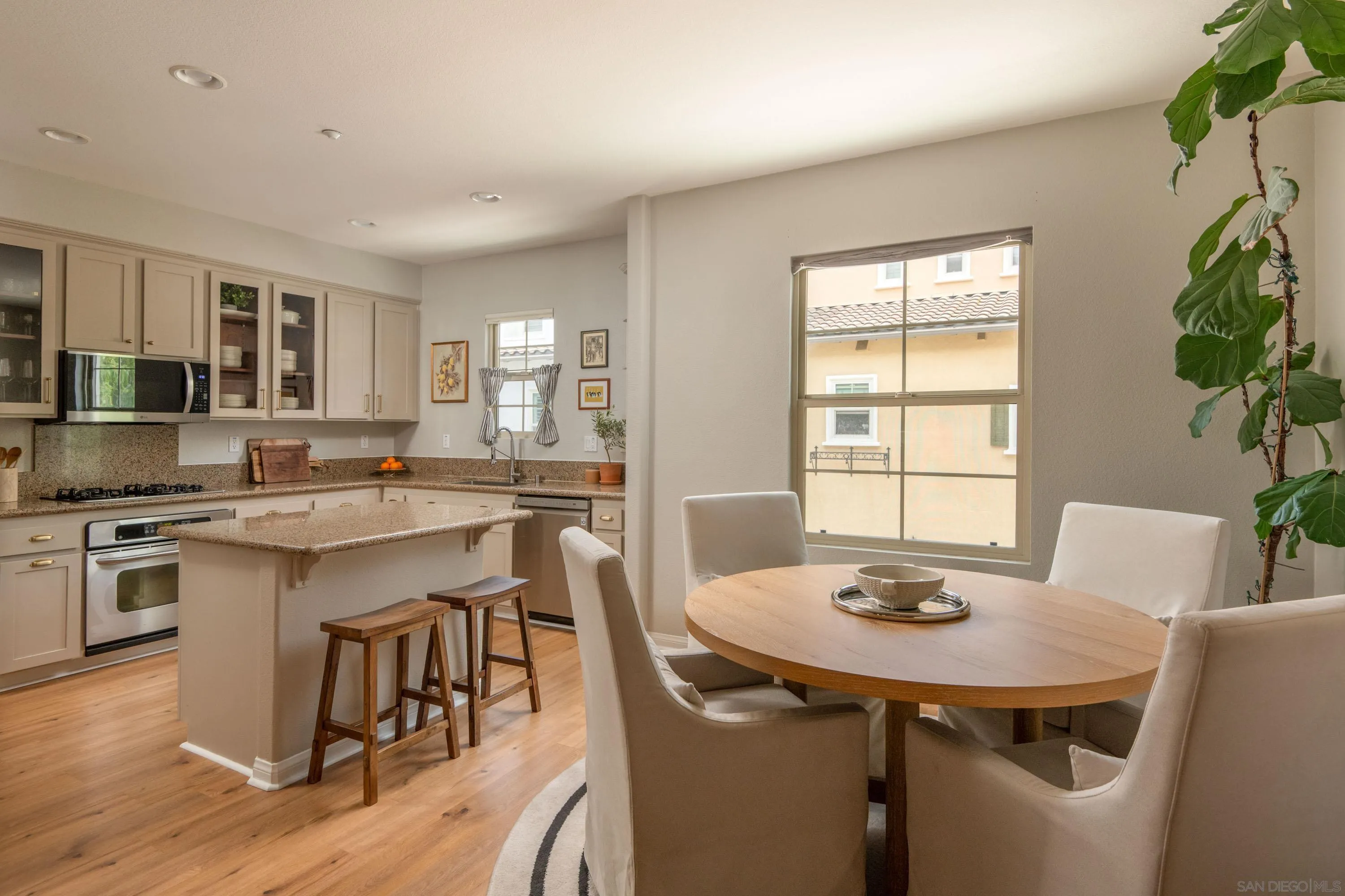 Photo #5: 260008863 Listing: Photo #5