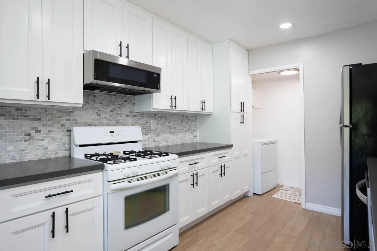 Photo #3: 260008878 Listing: Photo #3