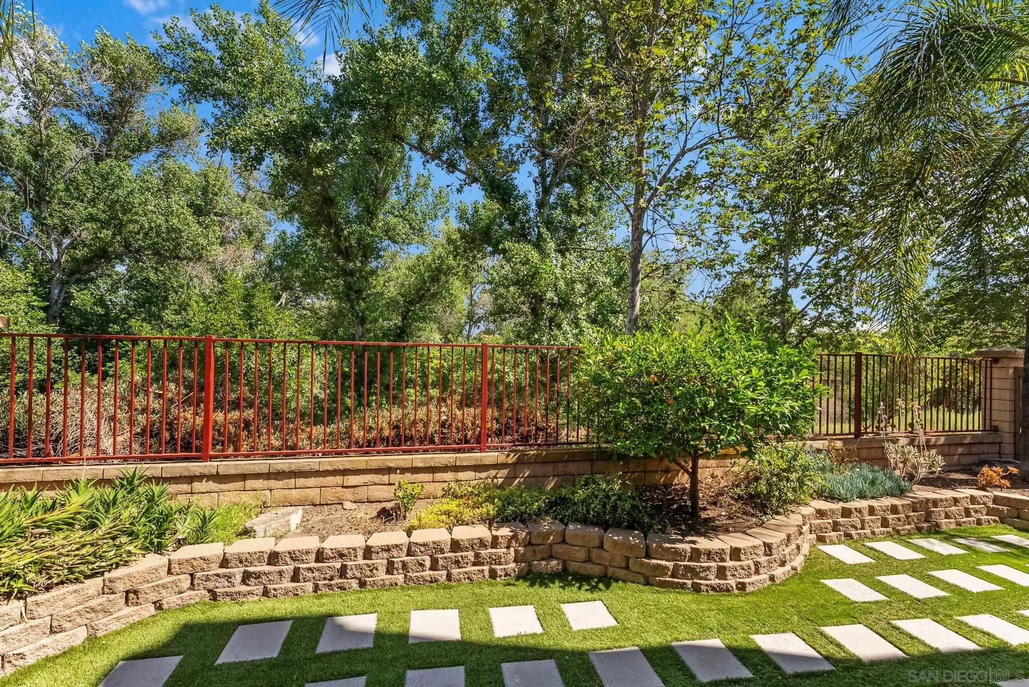 https://cdn.realtyfeed.com/cdn/127/260008880/328c06e4c1eb3800268576cde86927d4.webp