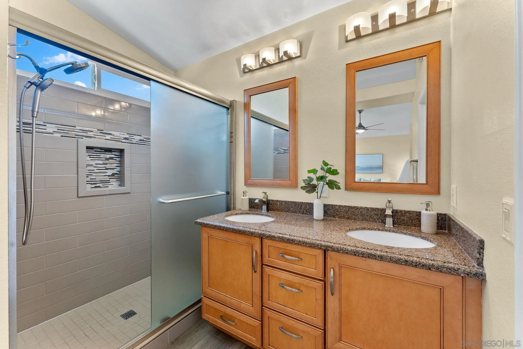 https://cdn.realtyfeed.com/cdn/127/260008880/708cc2eaa365c019b96708aa78001be1.webp