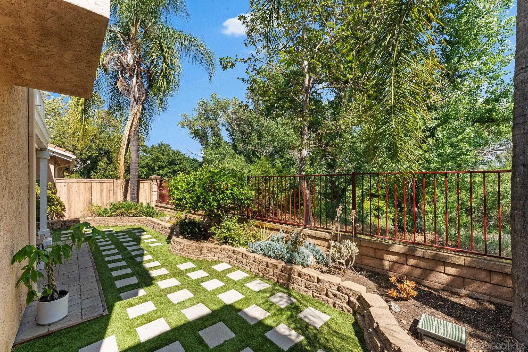 https://cdn.realtyfeed.com/cdn/127/260008880/7608c28260e3188ceef1102d8694de55.webp