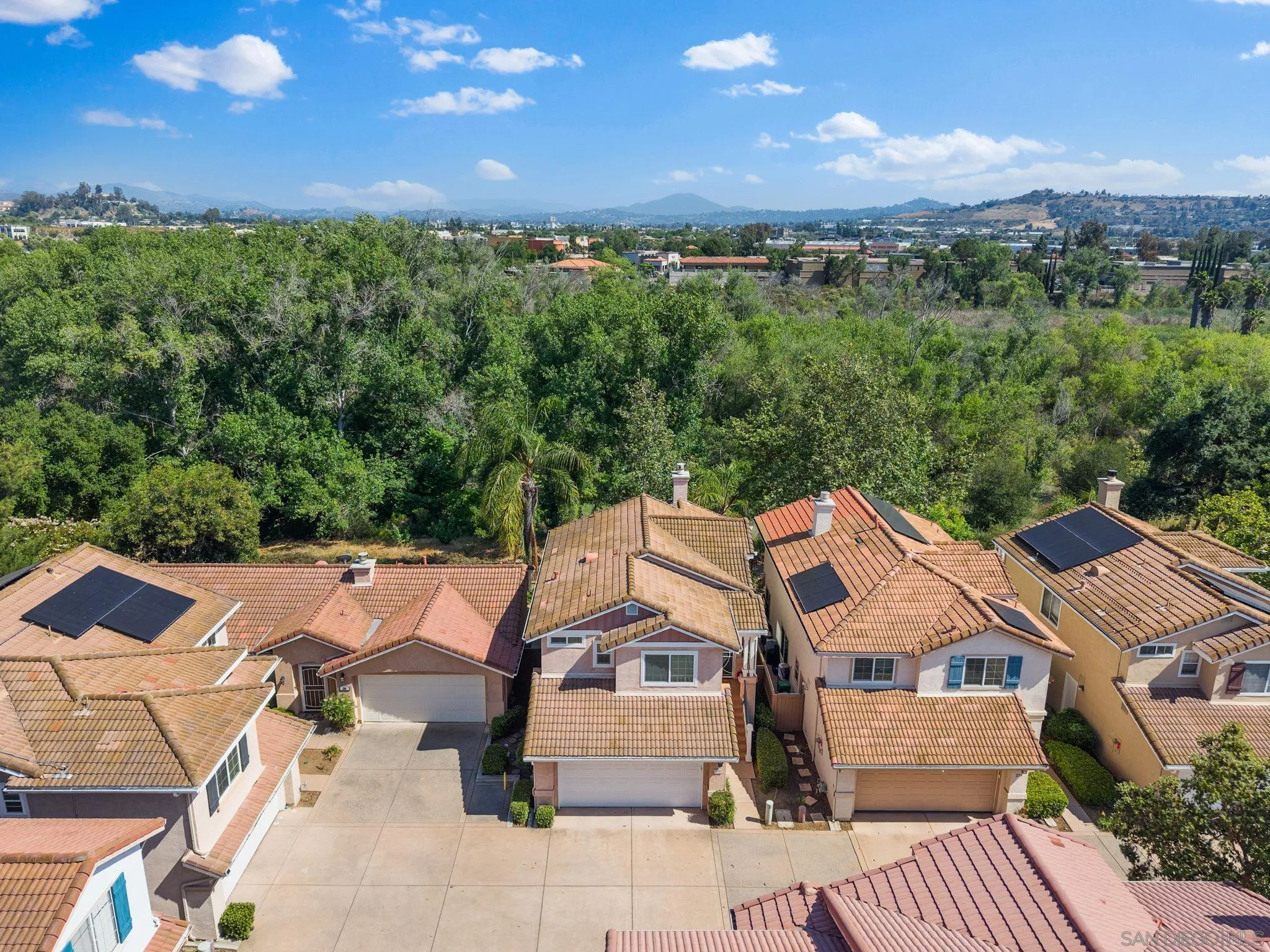 https://cdn.realtyfeed.com/cdn/127/260008880/7eaf1b7a06582e37834edb6fab77bb97.webp