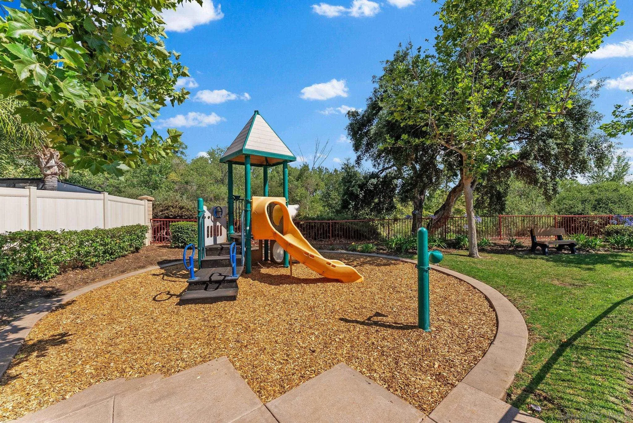 https://cdn.realtyfeed.com/cdn/127/260008880/b2632e104d31bc6098e92a91ec89b9f4.webp