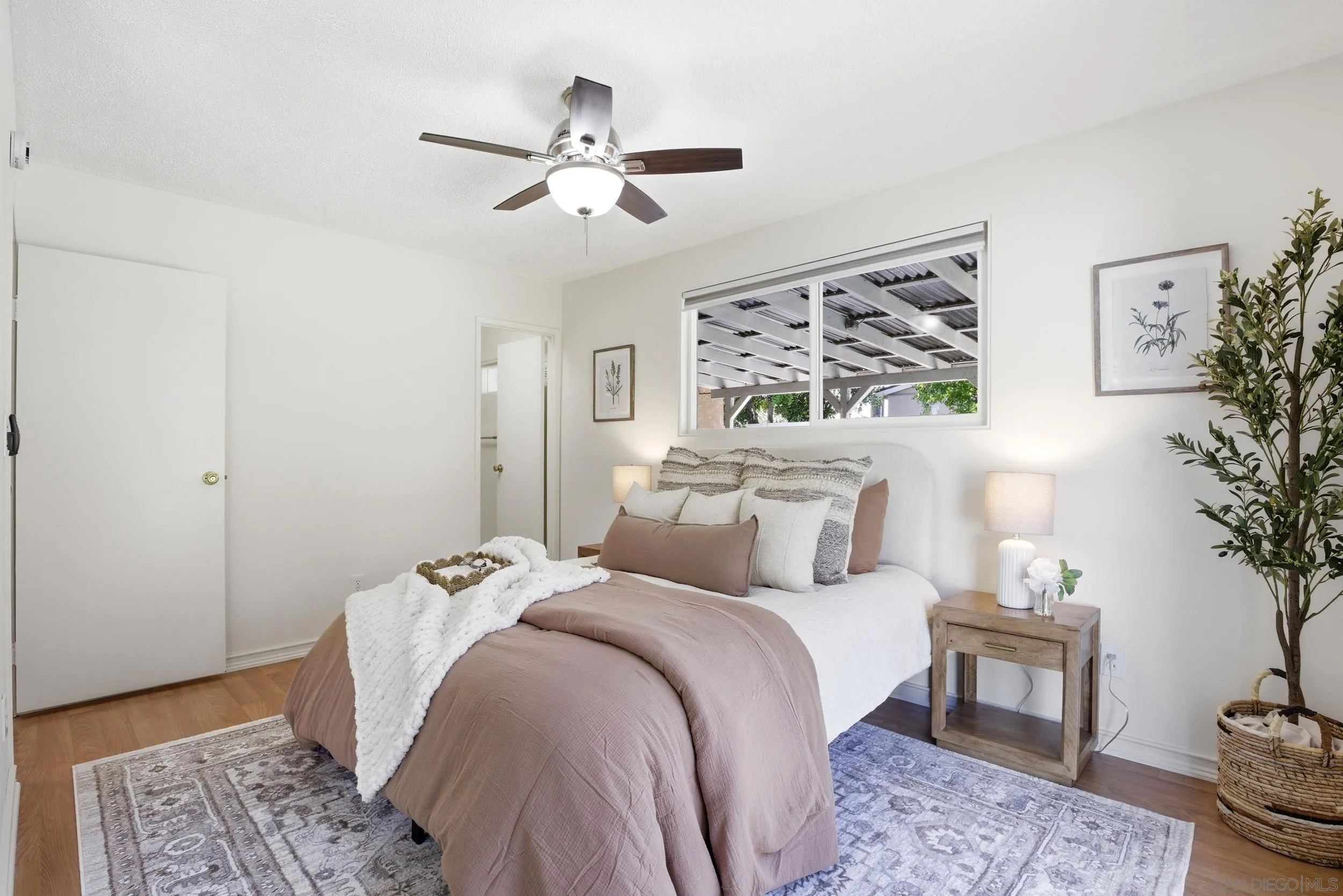 https://cdn.realtyfeed.com/cdn/127/260008883/0f2d5c6b3f6edff51f24e9136faf6dd8.webp