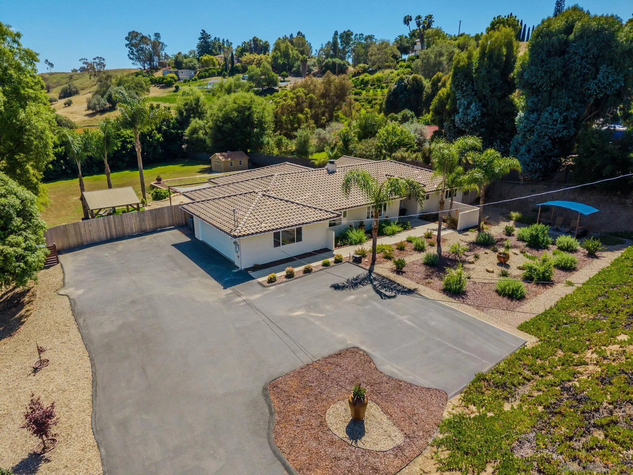 https://cdn.realtyfeed.com/cdn/127/260008890/889f2ed20849777210ed9a772d1309ec.webp