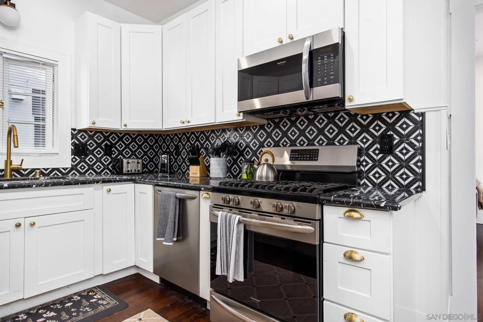 https://cdn.realtyfeed.com/cdn/127/260008906/bb59589cbd065350933d60bde2d703f8.webp