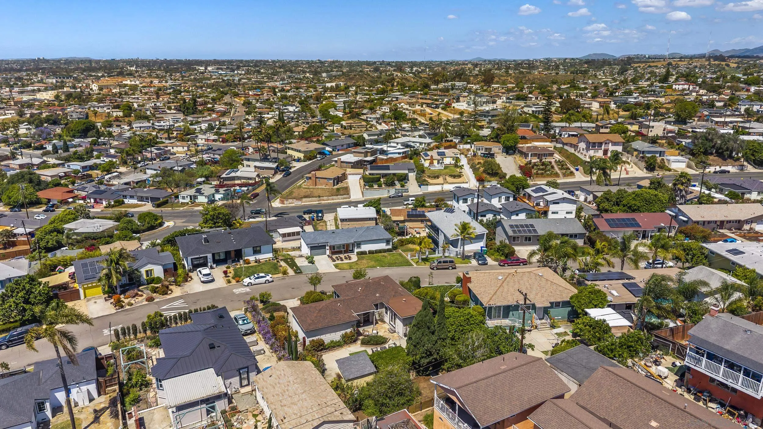 https://cdn.realtyfeed.com/cdn/127/260008907/fefaae26d3716f07438773009196dae6.webp