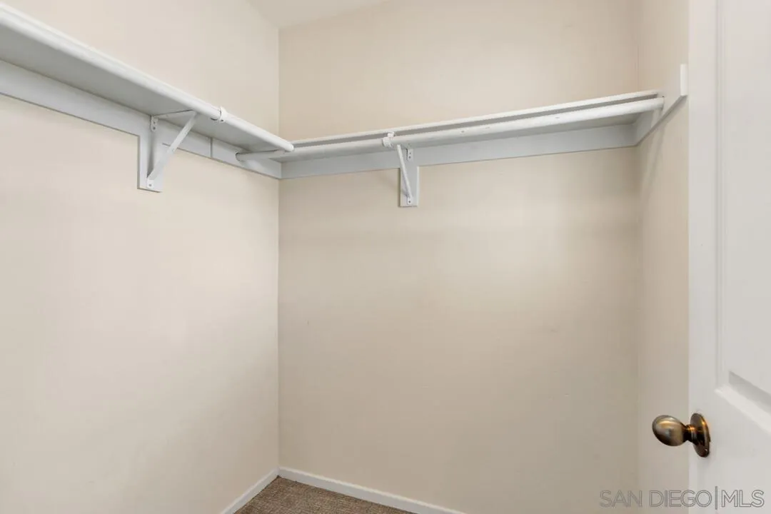 https://cdn.realtyfeed.com/cdn/127/260008915/1dedebad60000a0946a72de16c302924.webp