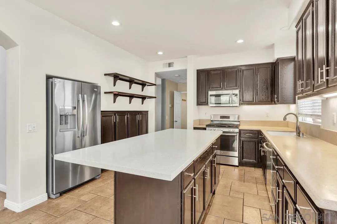https://cdn.realtyfeed.com/cdn/127/260008915/7c723f6084f9434e4bc34b5a0df53e00.webp