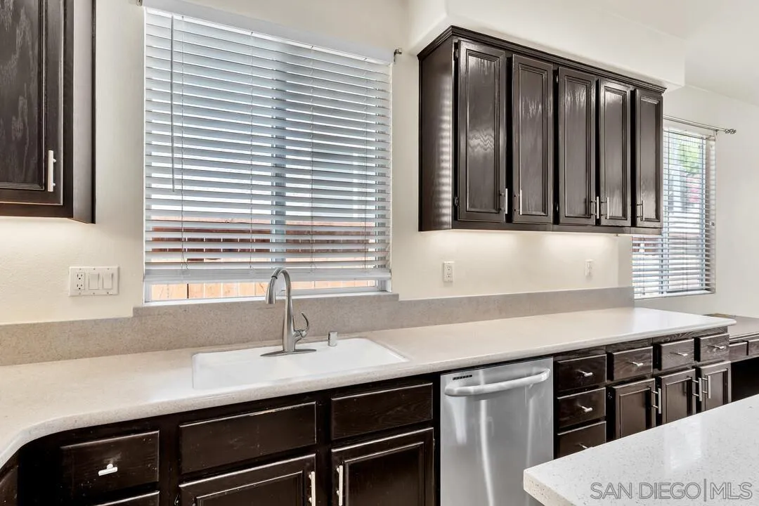 https://cdn.realtyfeed.com/cdn/127/260008915/80621bd6eedc49122e81dd87e52dc4ea.webp