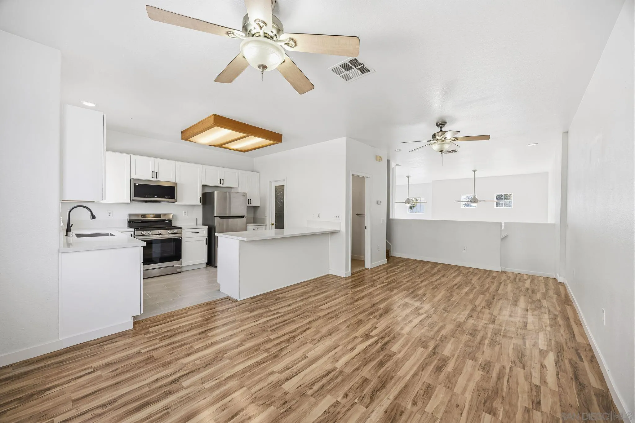 Photo #8: 260008922 Listing: Photo #8