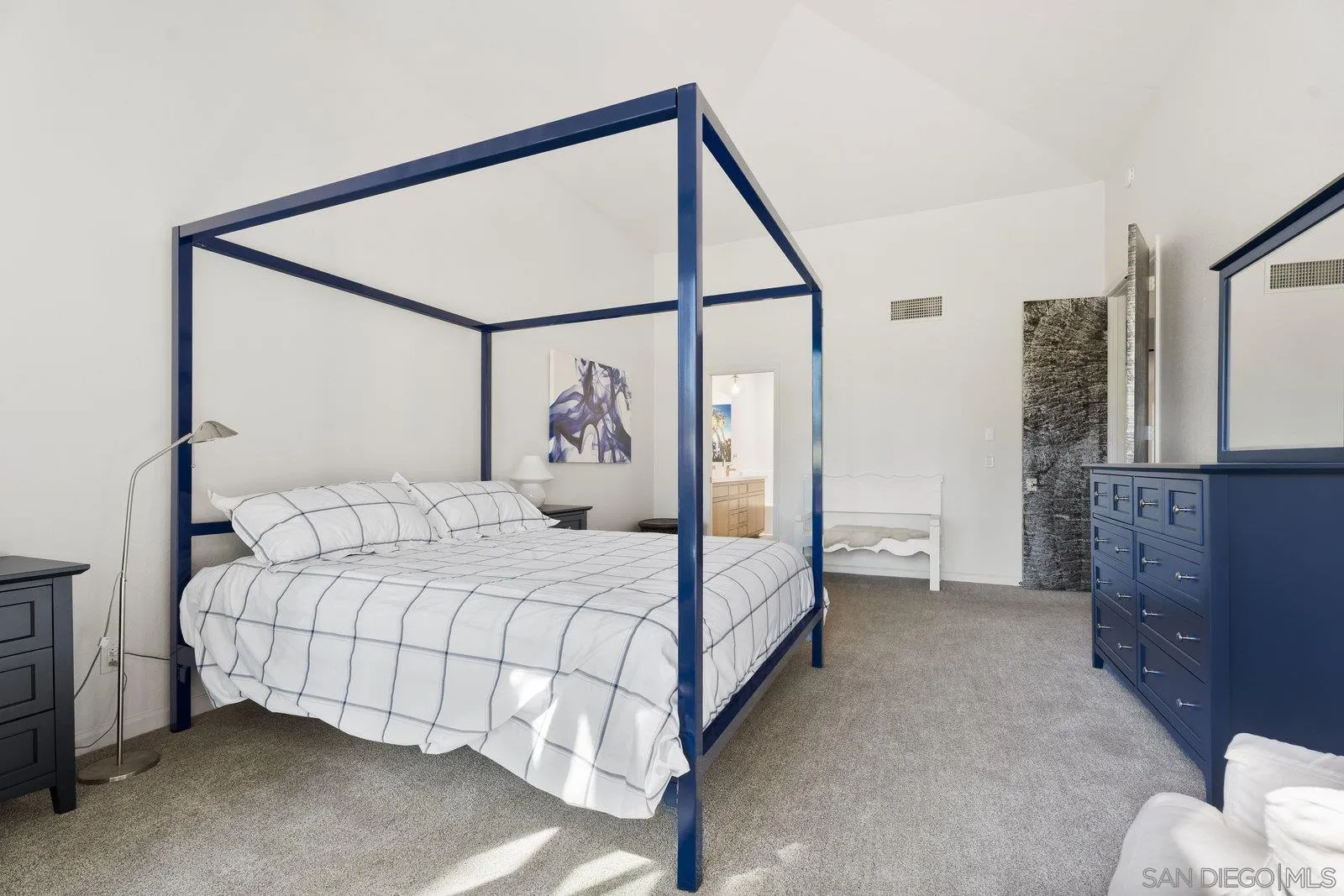 https://cdn.realtyfeed.com/cdn/127/260008925/ce8548b5f23165ece80bf5822cdf6f73.webp