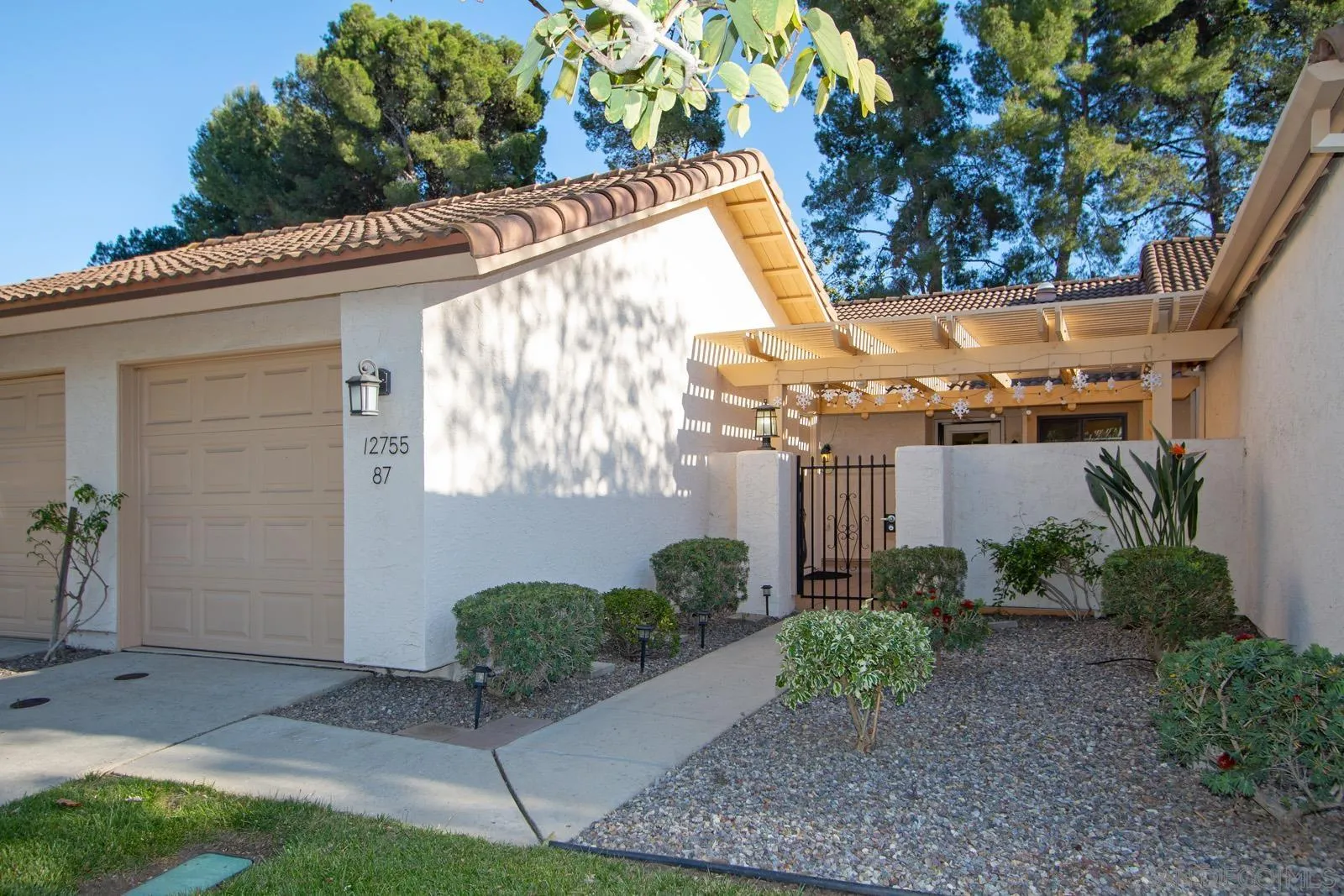 Photo #2: 260008928 Listing: Photo #2
