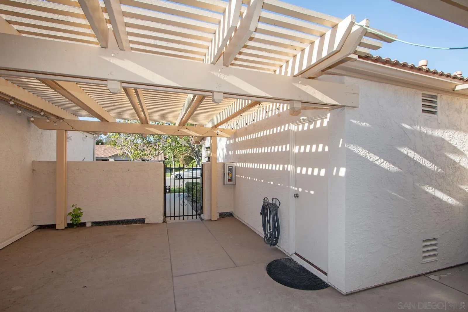 Photo #5: 260008928 Listing: Photo #5