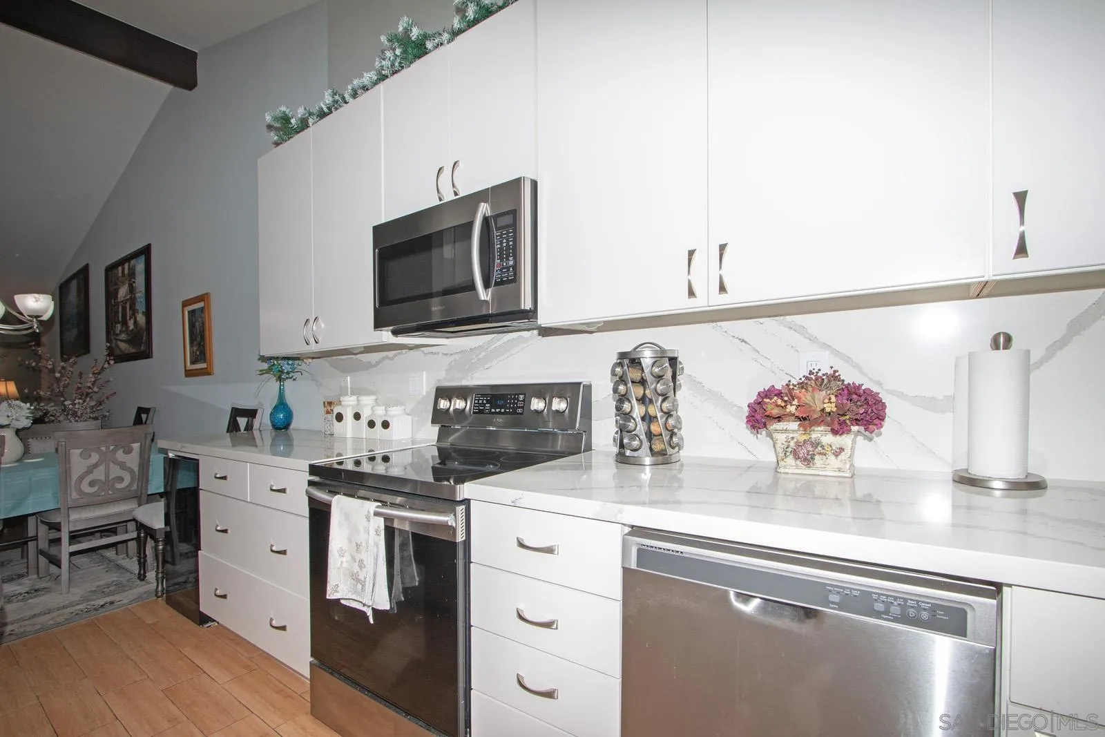 Photo #8: 260008928 Listing: Photo #8
