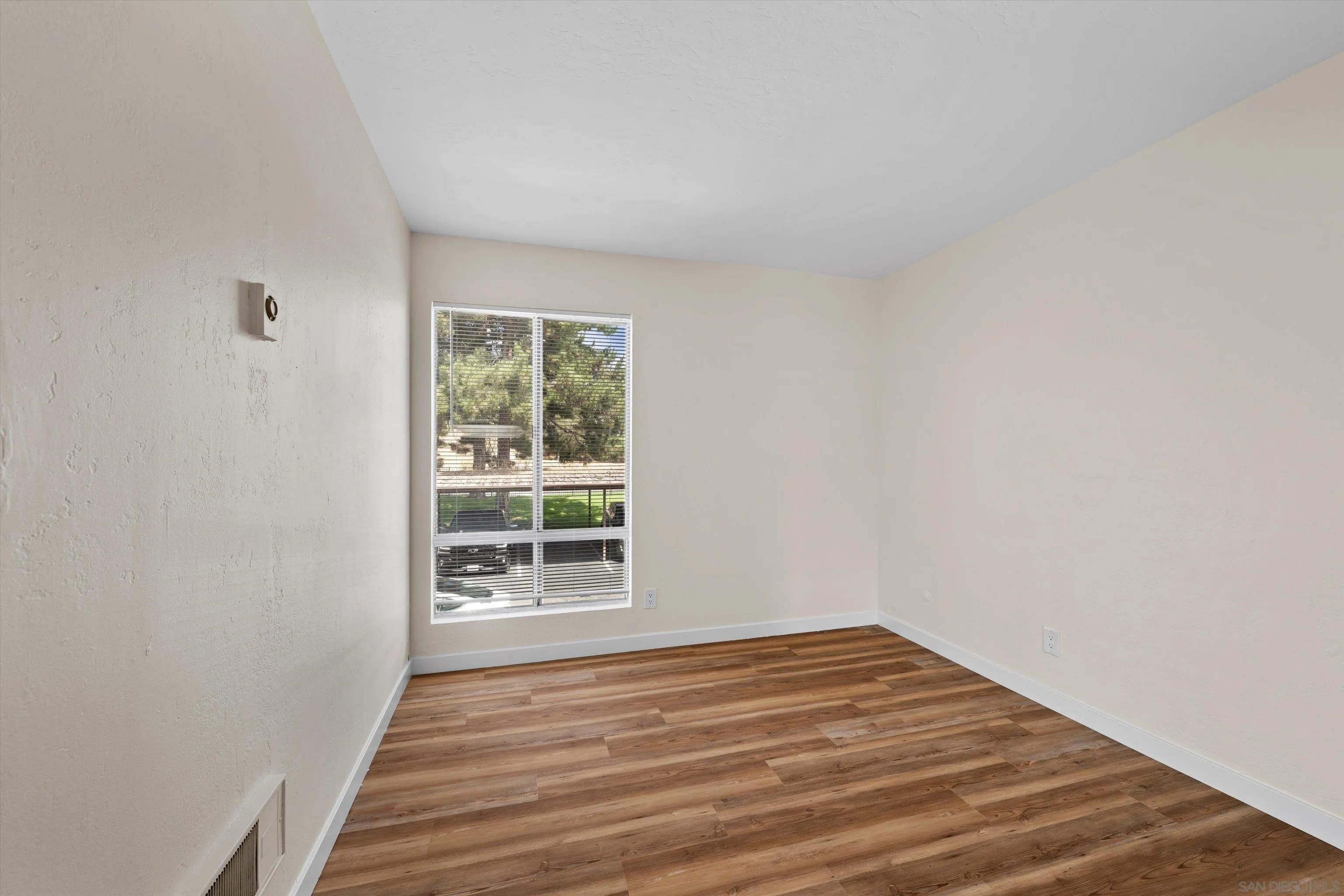 Photo #21: 260008929 Listing: Photo #21