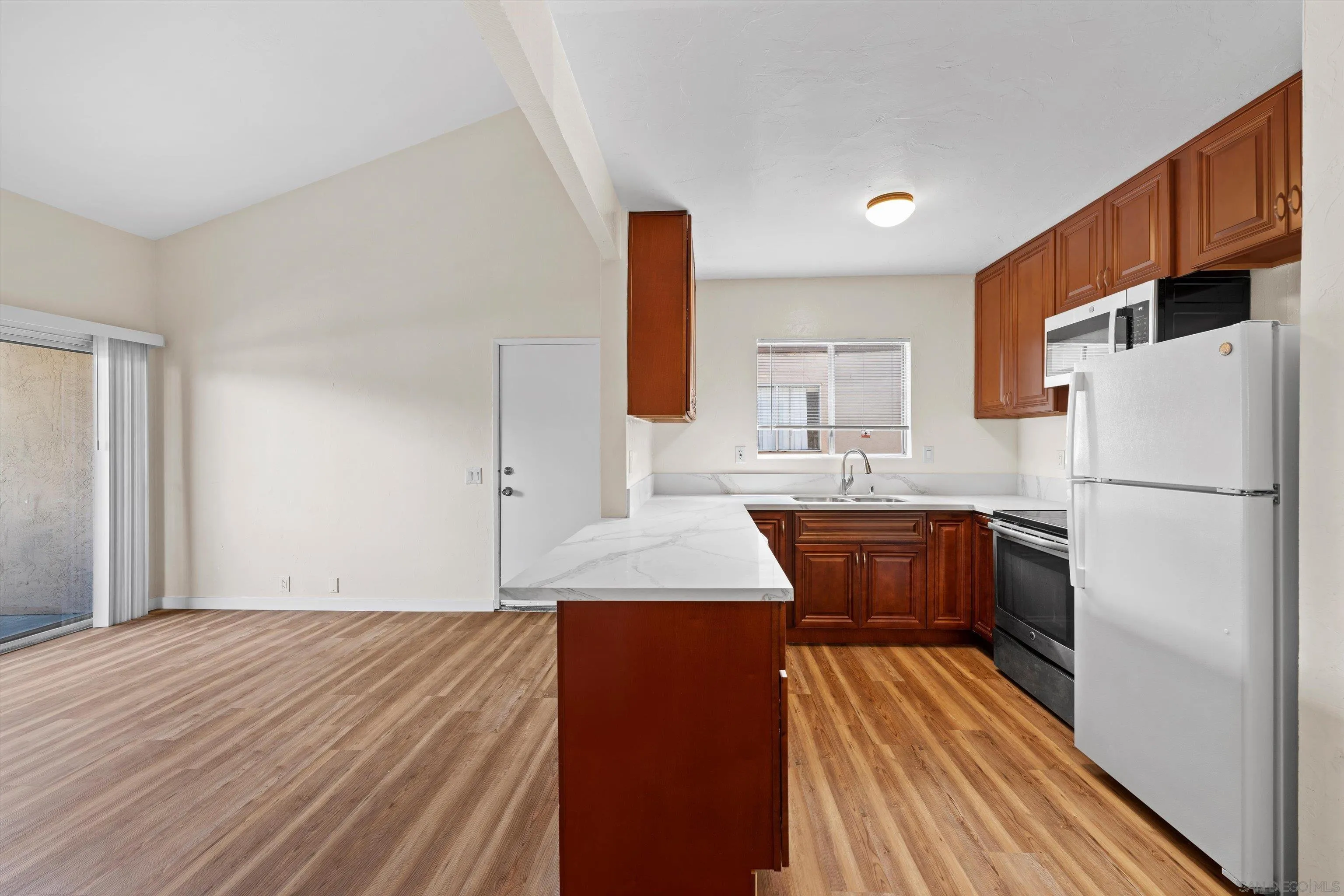 Photo #12: 260008929 Listing: Photo #12