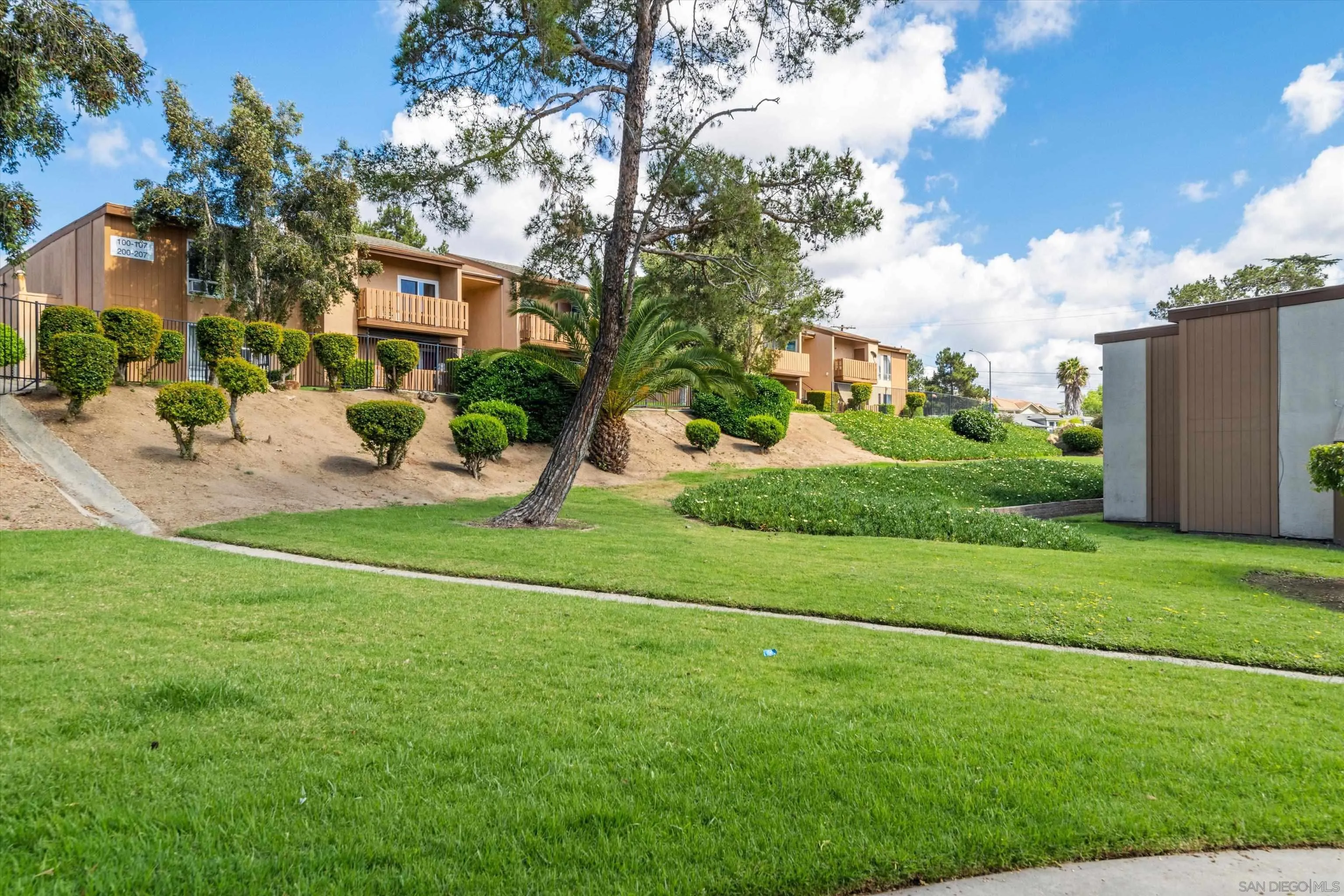 Photo #1: 260008929 Listing: Photo #1