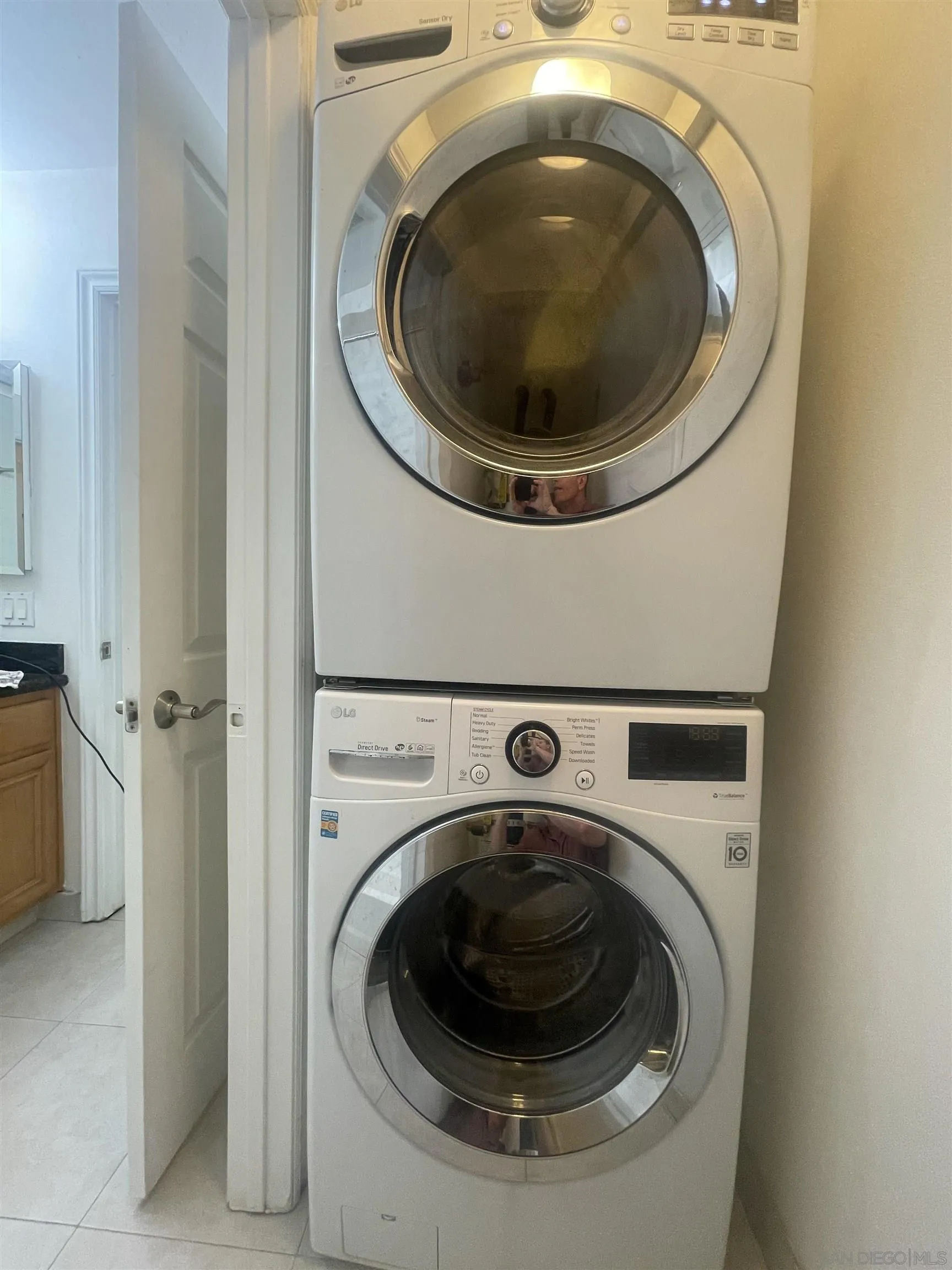 9949 Erma Rd. UNIT 106, San Diego, CA, 92131