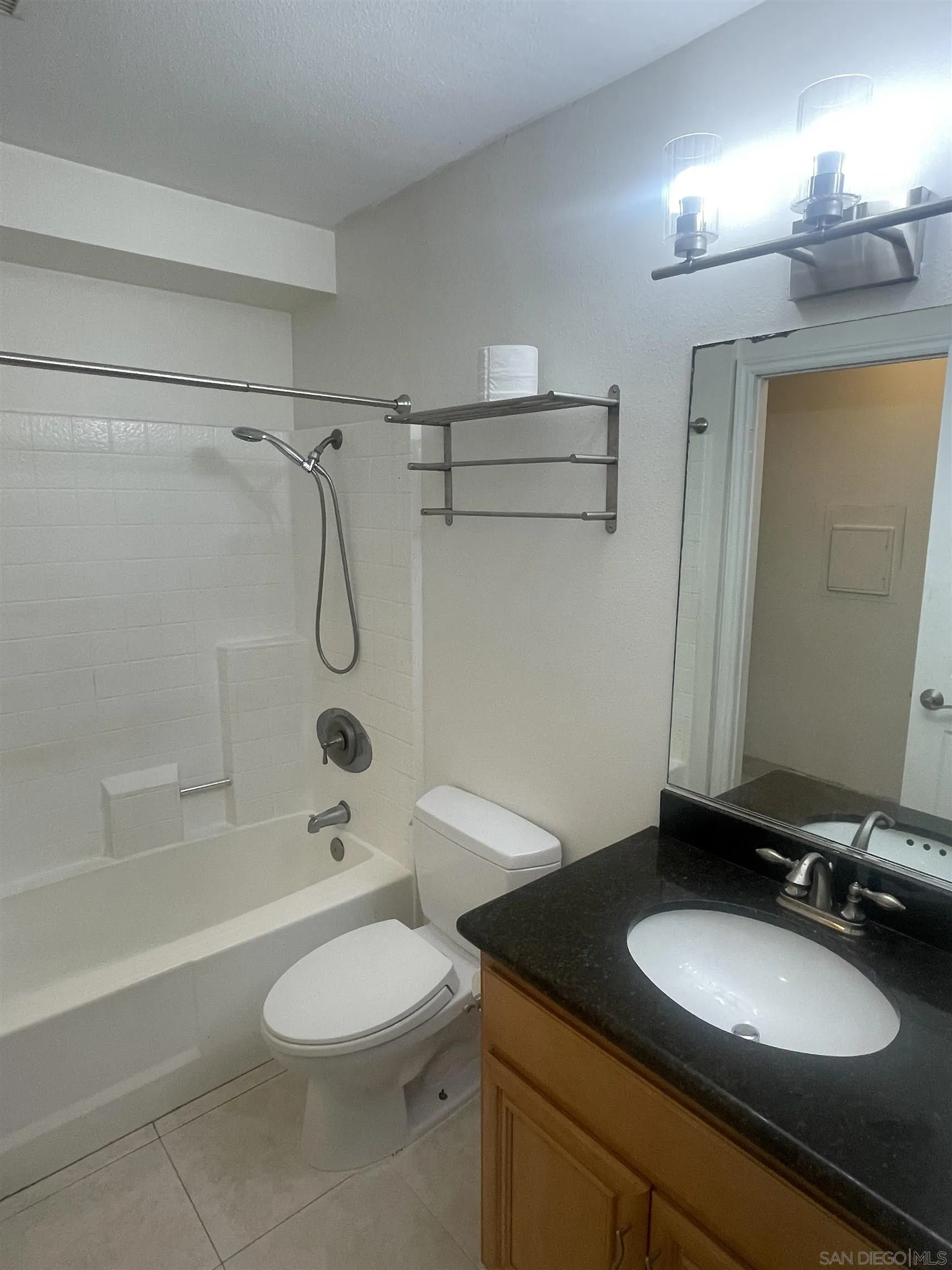 9949 Erma Rd. UNIT 106, San Diego, CA, 92131