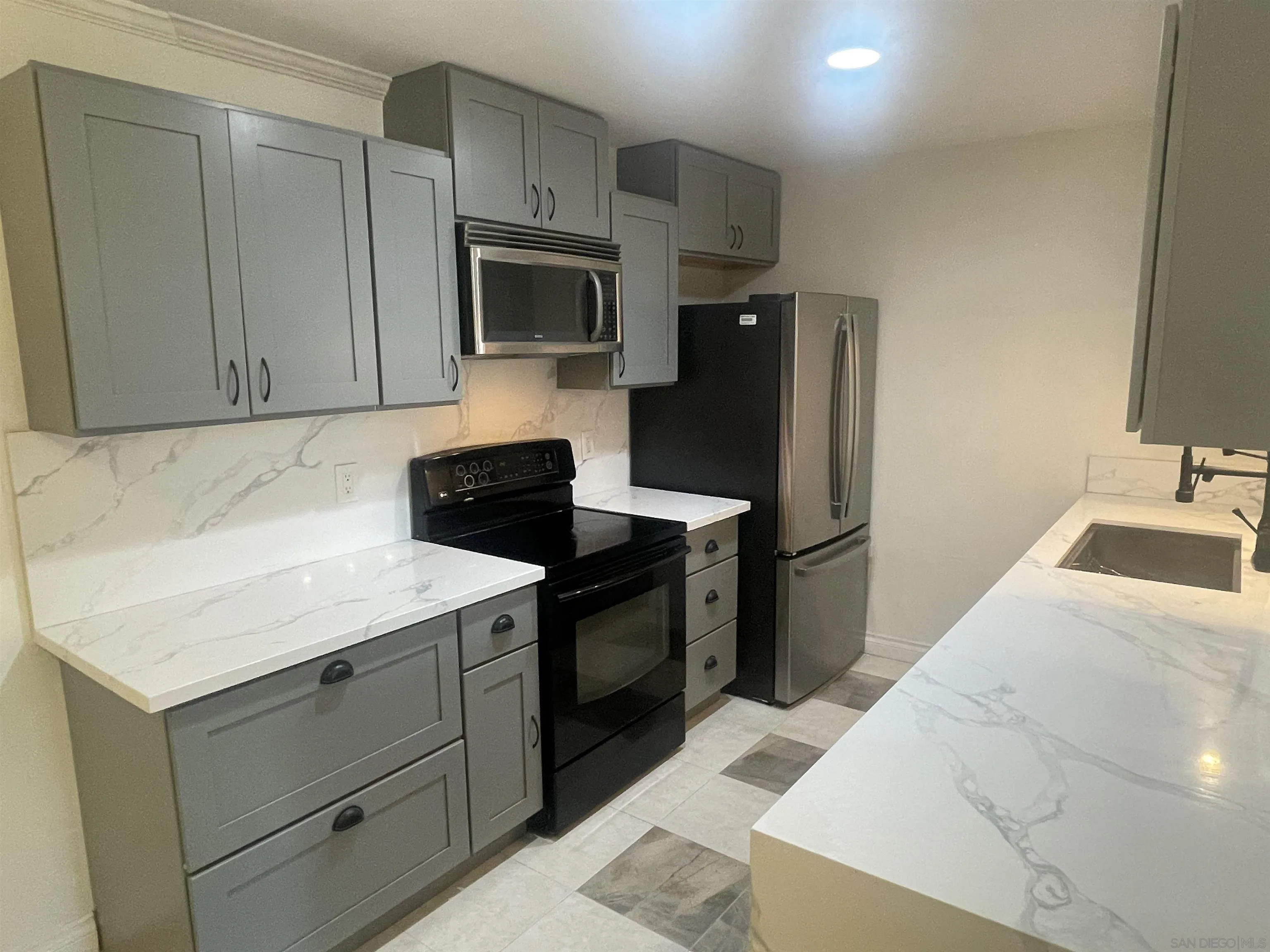 9949 Erma Rd. UNIT 106, San Diego, CA, 92131