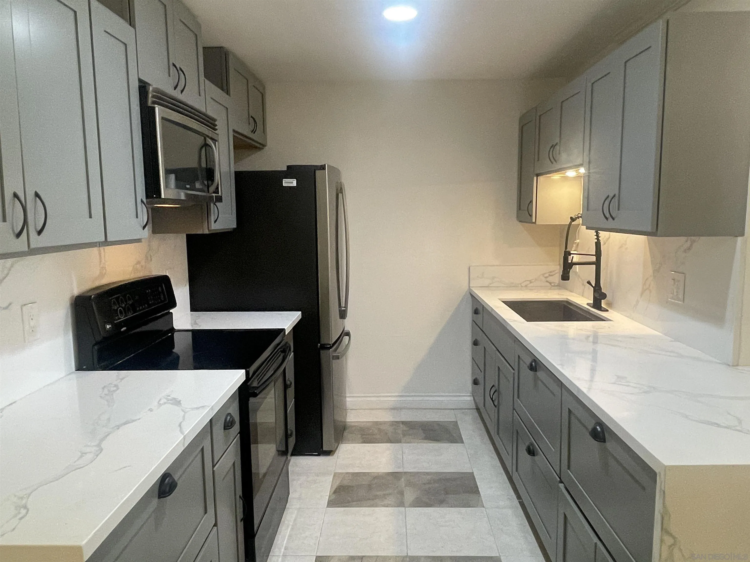 9949 Erma Rd. UNIT 106, San Diego, CA, 92131