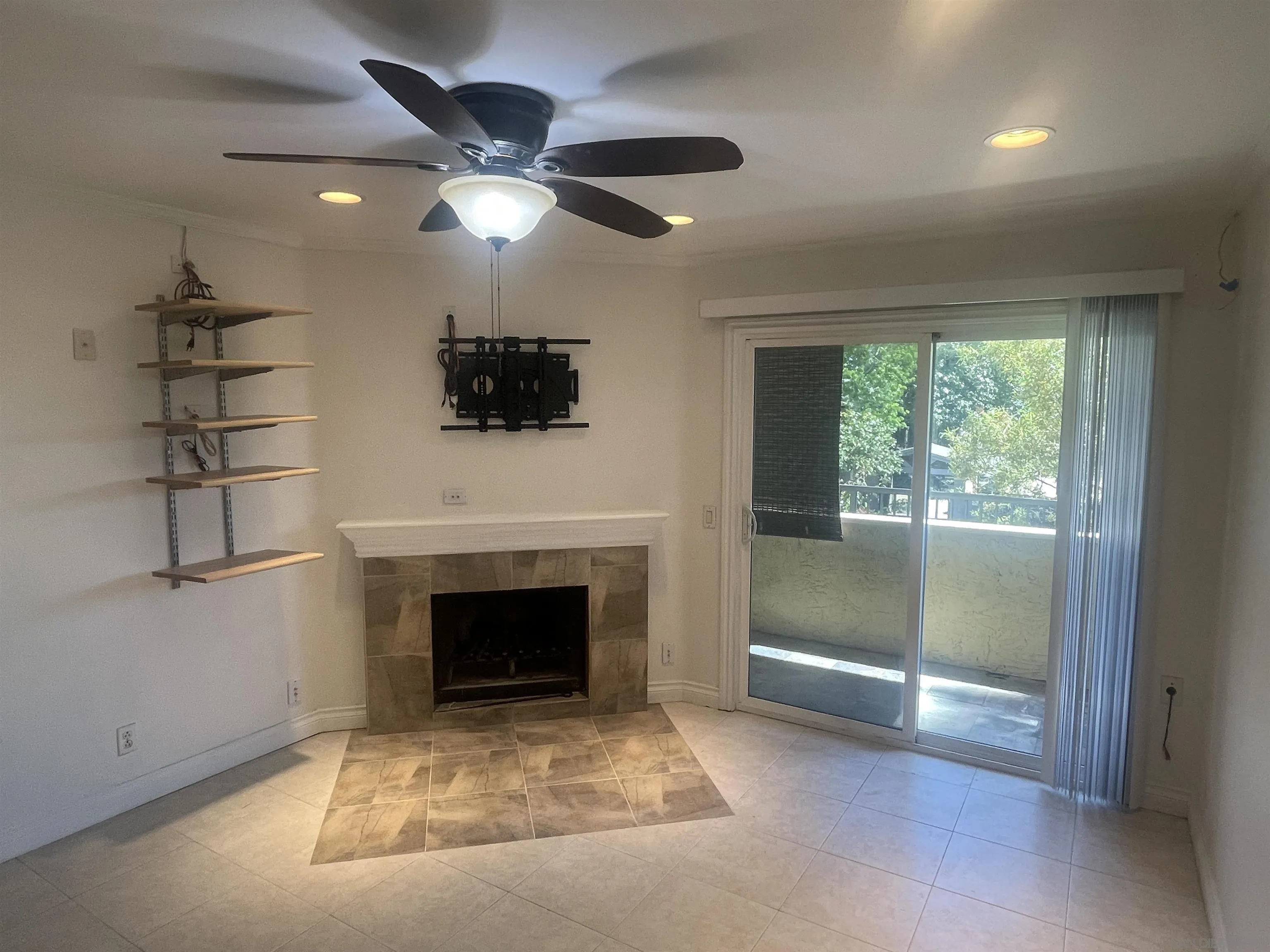 9949 Erma Rd. UNIT 106, San Diego, CA, 92131