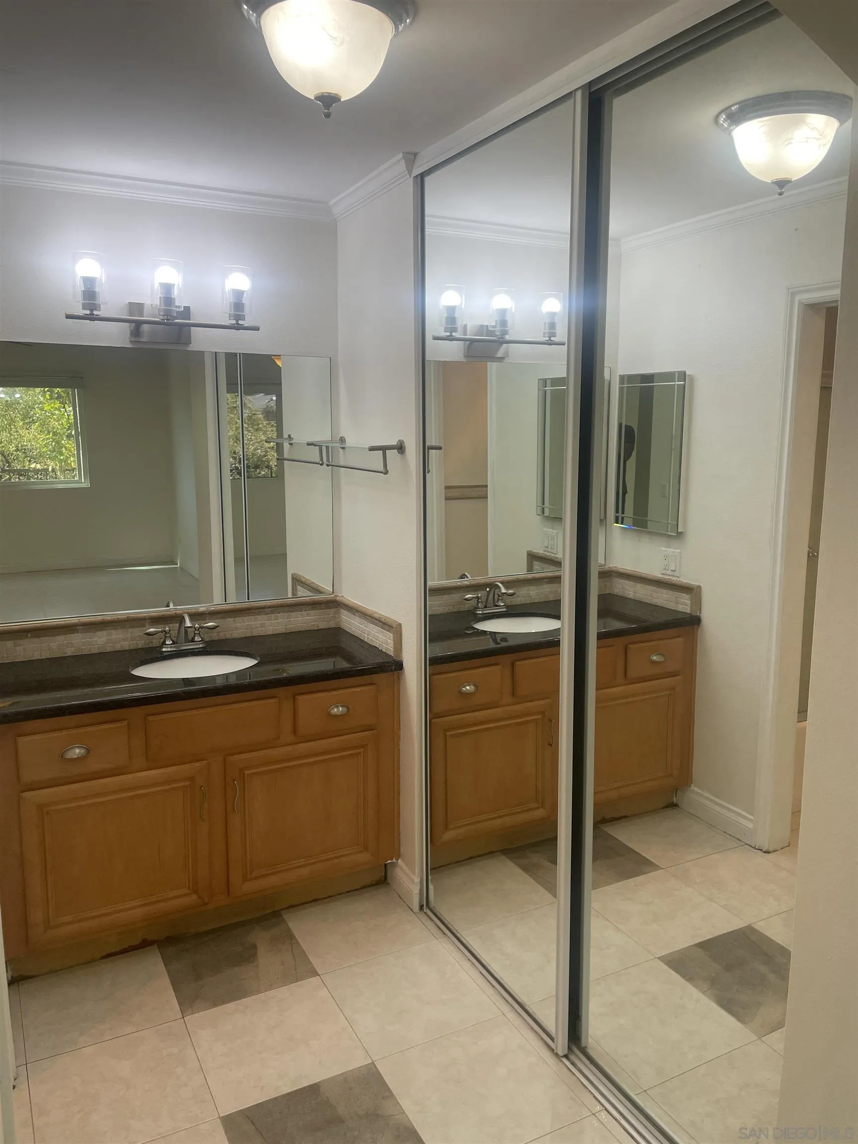 9949 Erma Rd. UNIT 106, San Diego, CA, 92131