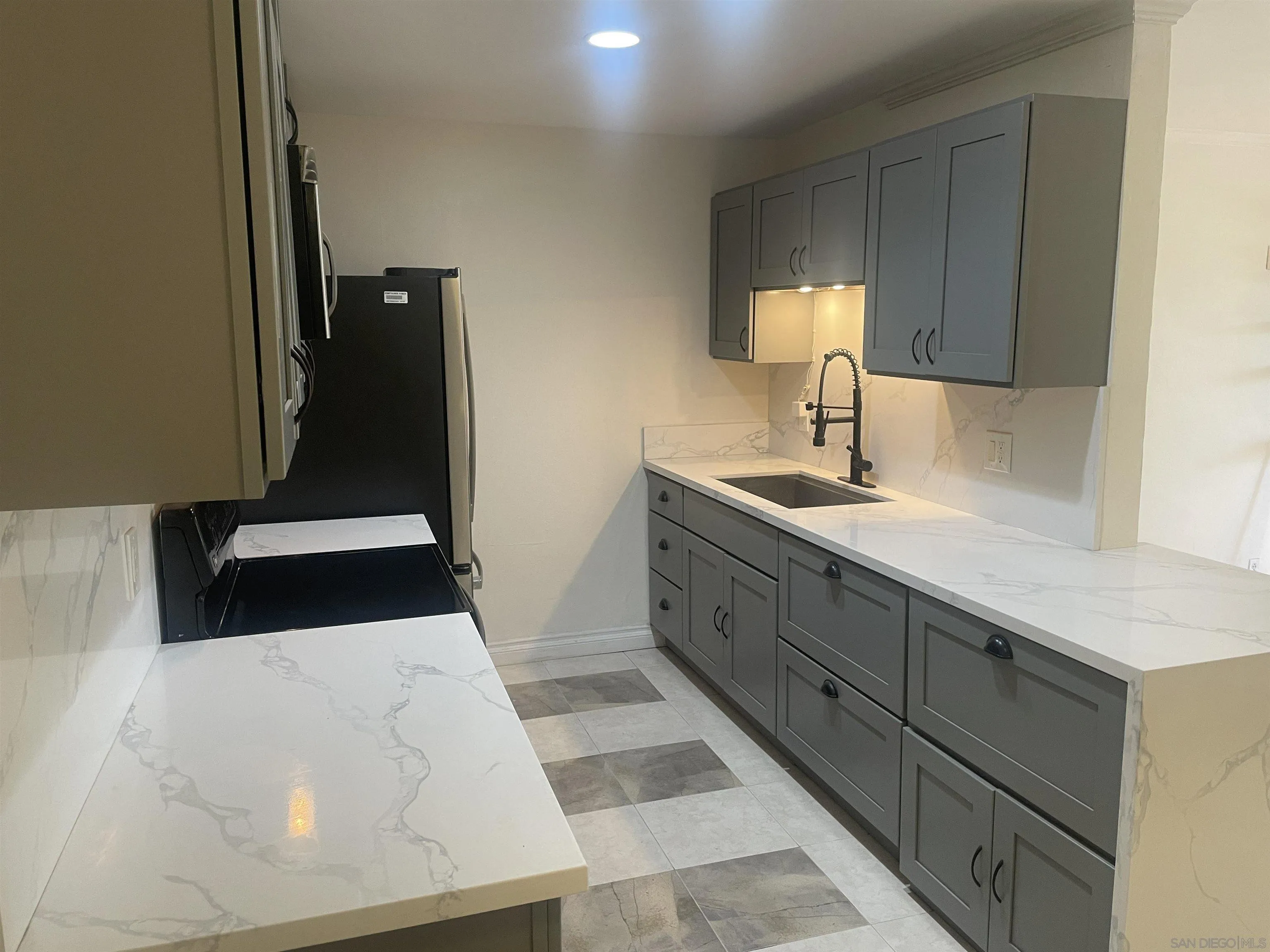 9949 Erma Rd. UNIT 106, San Diego, CA, 92131