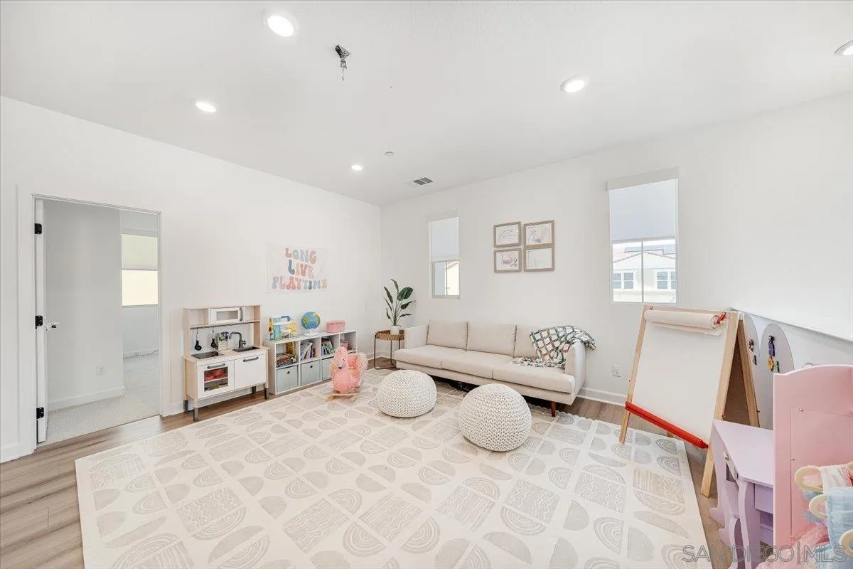 https://cdn.realtyfeed.com/cdn/127/260008940/119fad4cca20691be818ae507c308abb.webp