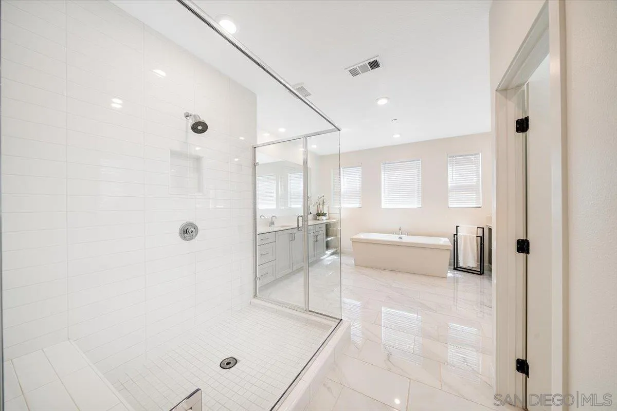 https://cdn.realtyfeed.com/cdn/127/260008940/2ae549415870cb2366d77042688b85ef.webp