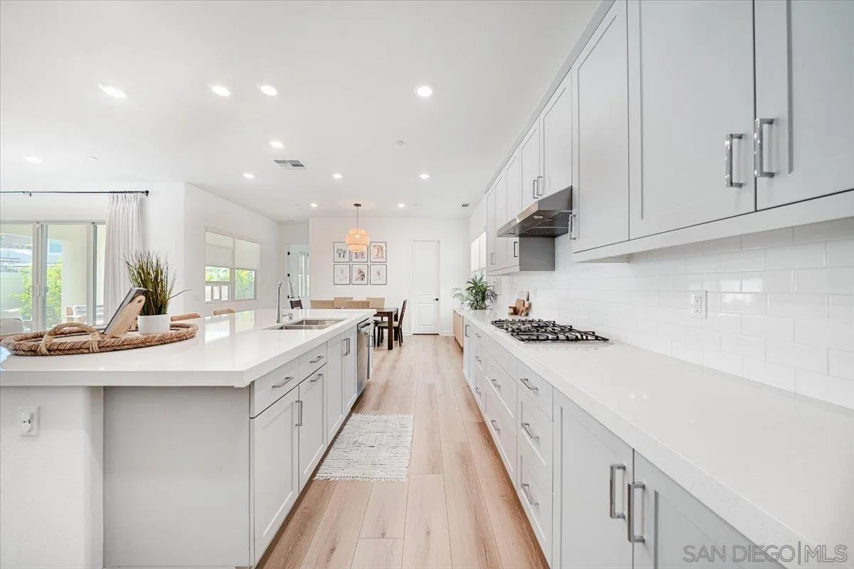 https://cdn.realtyfeed.com/cdn/127/260008940/2c98869550ddb81dc9011ce4f54f5782.webp