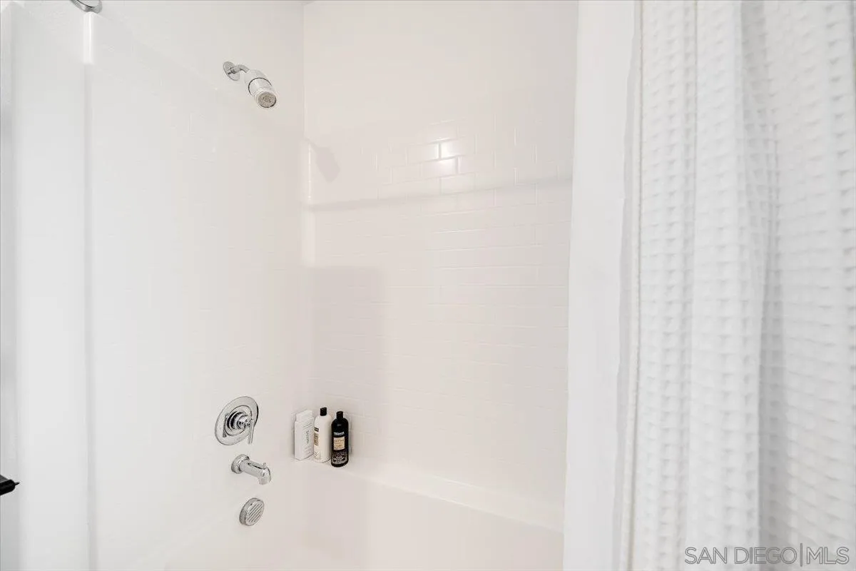 https://cdn.realtyfeed.com/cdn/127/260008940/3a0a1e60e78b8eb22aa187bdc38f5a0c.webp