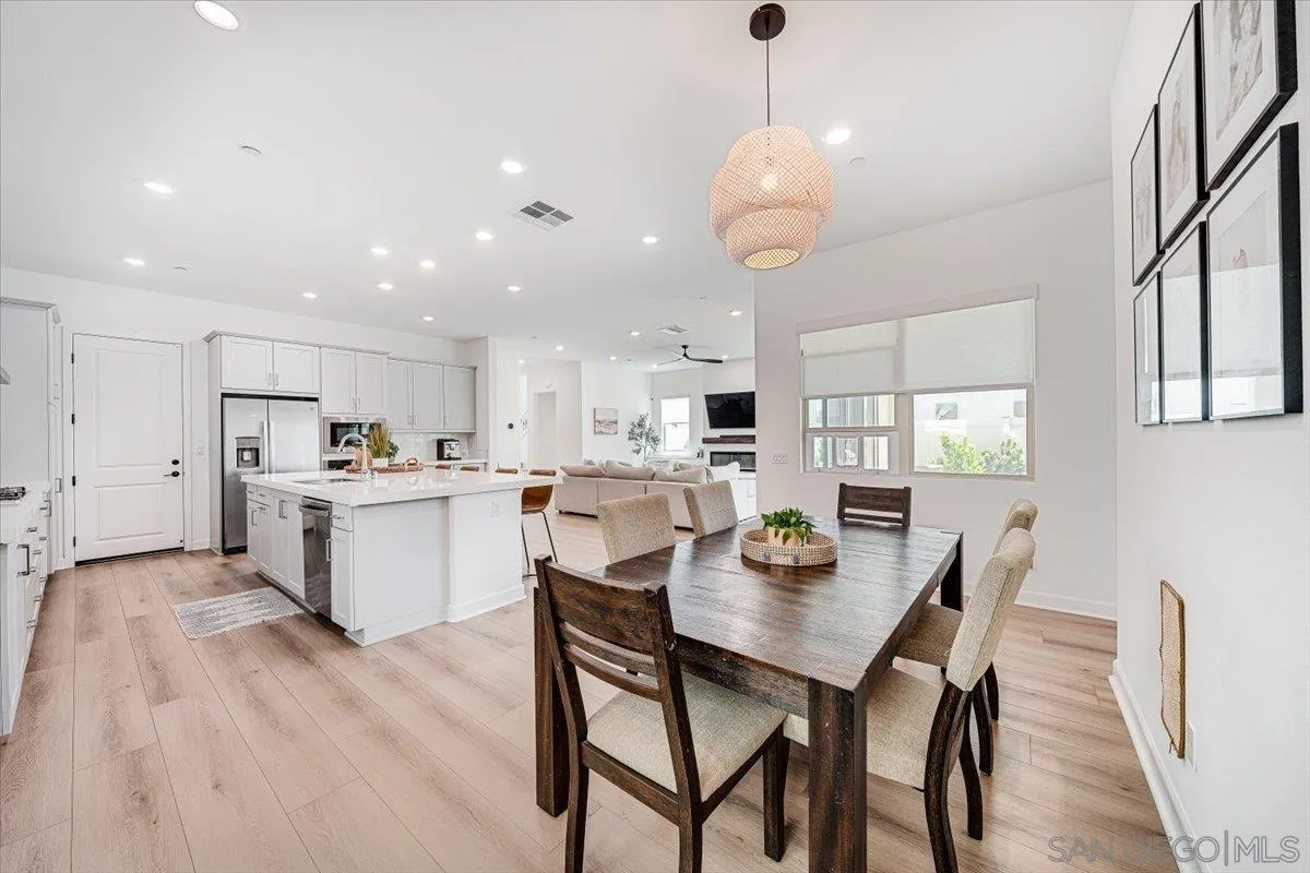 https://cdn.realtyfeed.com/cdn/127/260008940/77c025166297fdb6435c069de6445b12.webp