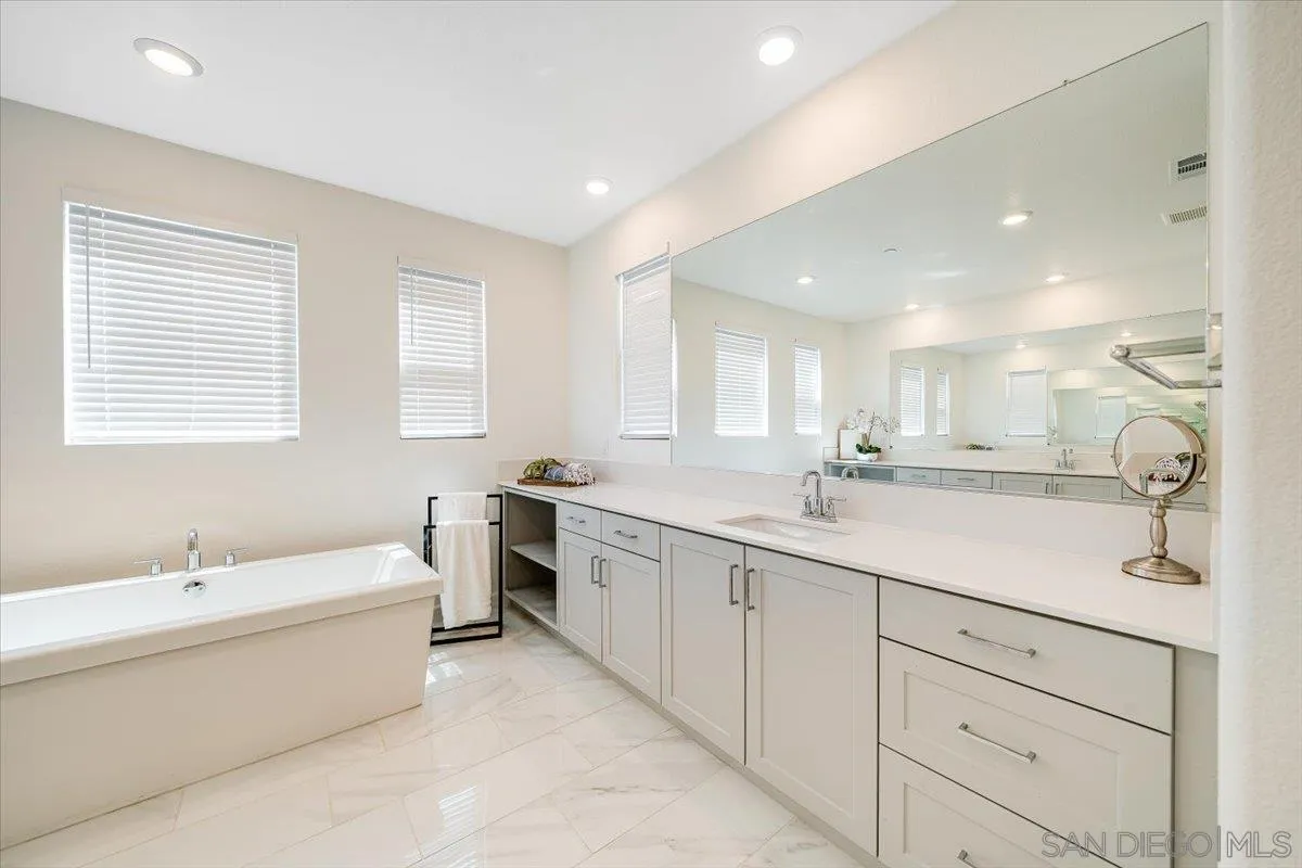 https://cdn.realtyfeed.com/cdn/127/260008940/881a73438e8234c940c317a63d7d0d68.webp