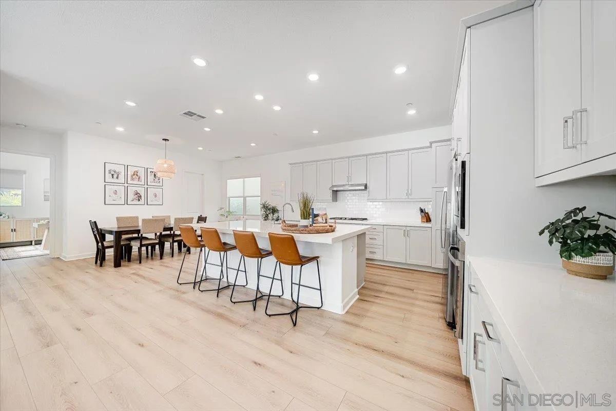https://cdn.realtyfeed.com/cdn/127/260008940/9c5485e5c6a3c9f682a7bd3bd6b837bc.webp