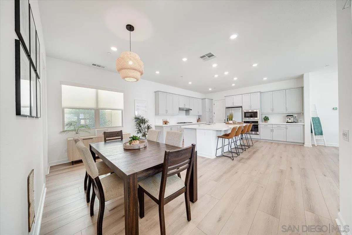 https://cdn.realtyfeed.com/cdn/127/260008940/ac633f8000a06d88b42cf9a198a7e760.webp