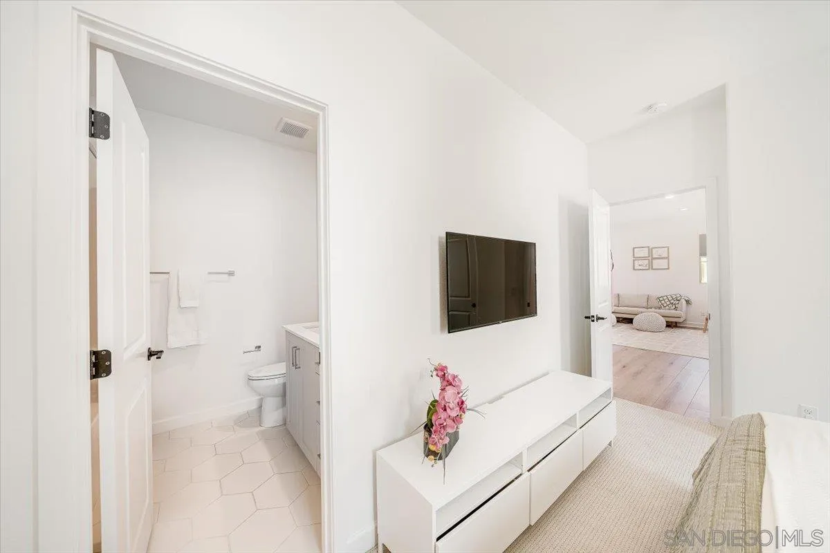 https://cdn.realtyfeed.com/cdn/127/260008940/f37c37a229936c8ef252c43eef4defd2.webp
