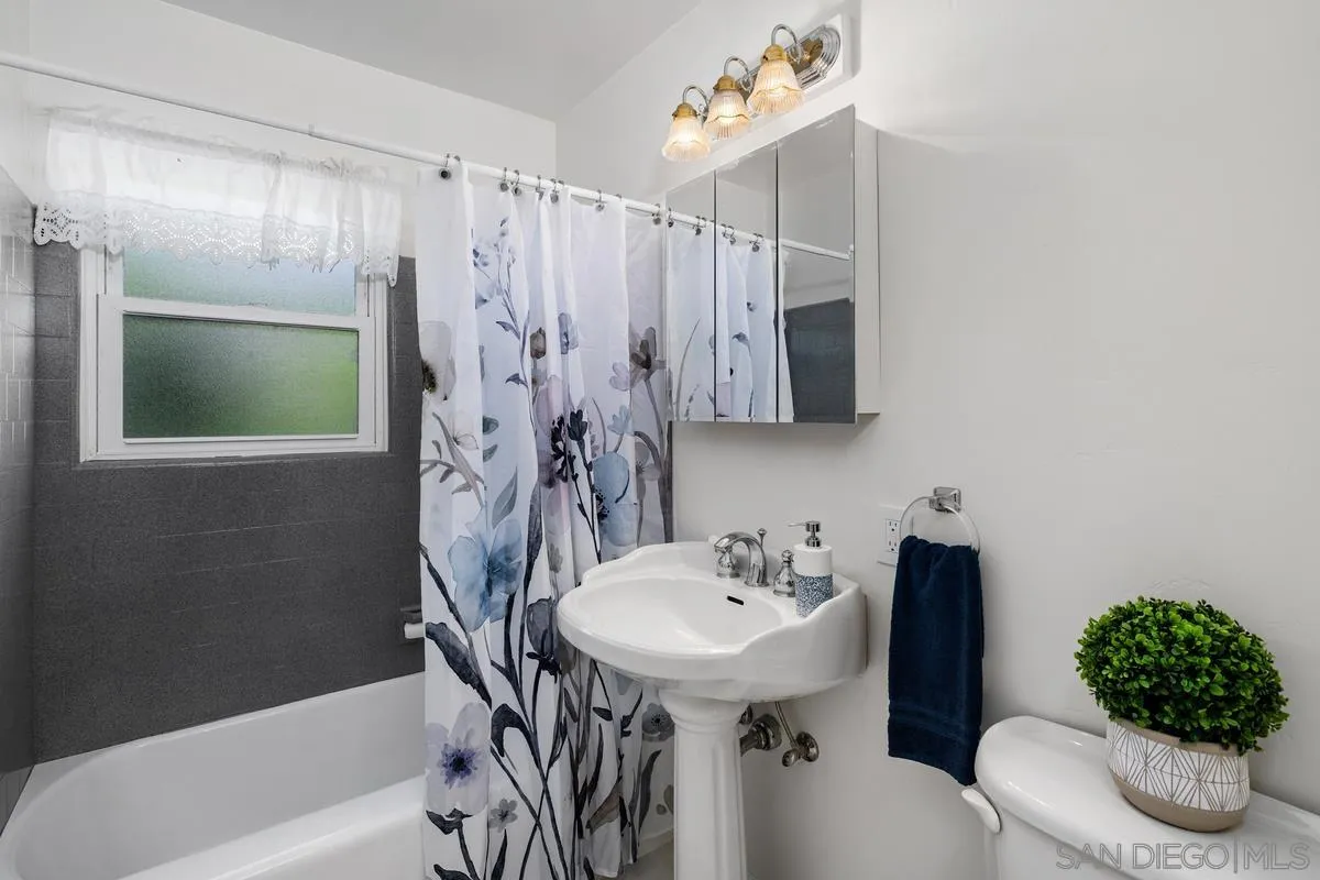 https://cdn.realtyfeed.com/cdn/127/260008942/5289cf49ad62a8070286fd0f3c74b8a5.webp