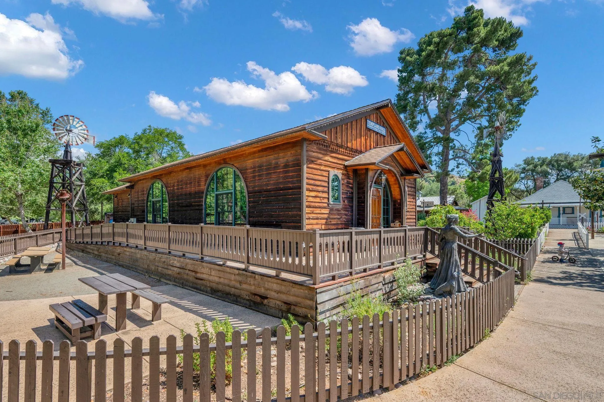 https://cdn.realtyfeed.com/cdn/127/260008946/7daf2b76dd5434f4833664f83a7279b2.webp