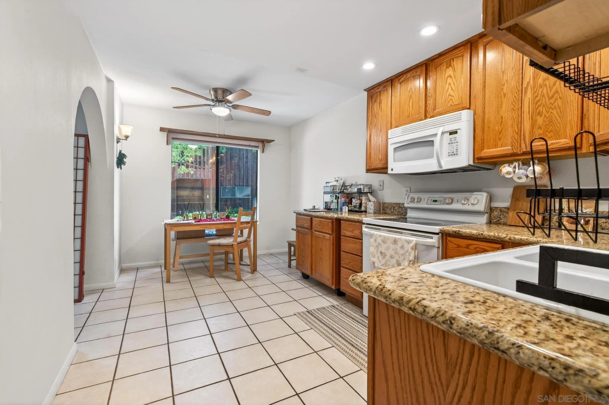 Photo #4: 260008947 Listing: Photo #4