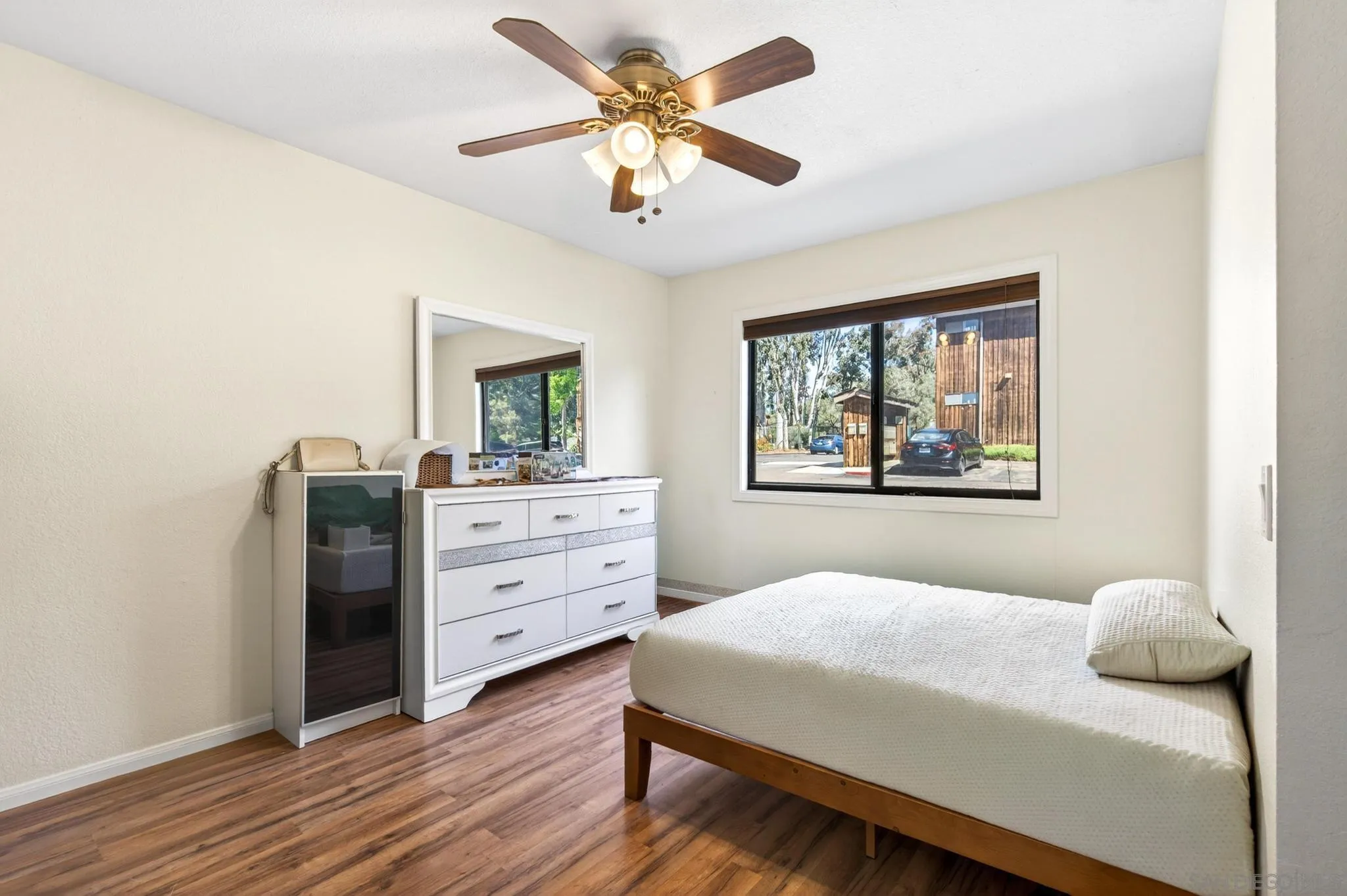 Photo #12: 260008947 Listing: Photo #12