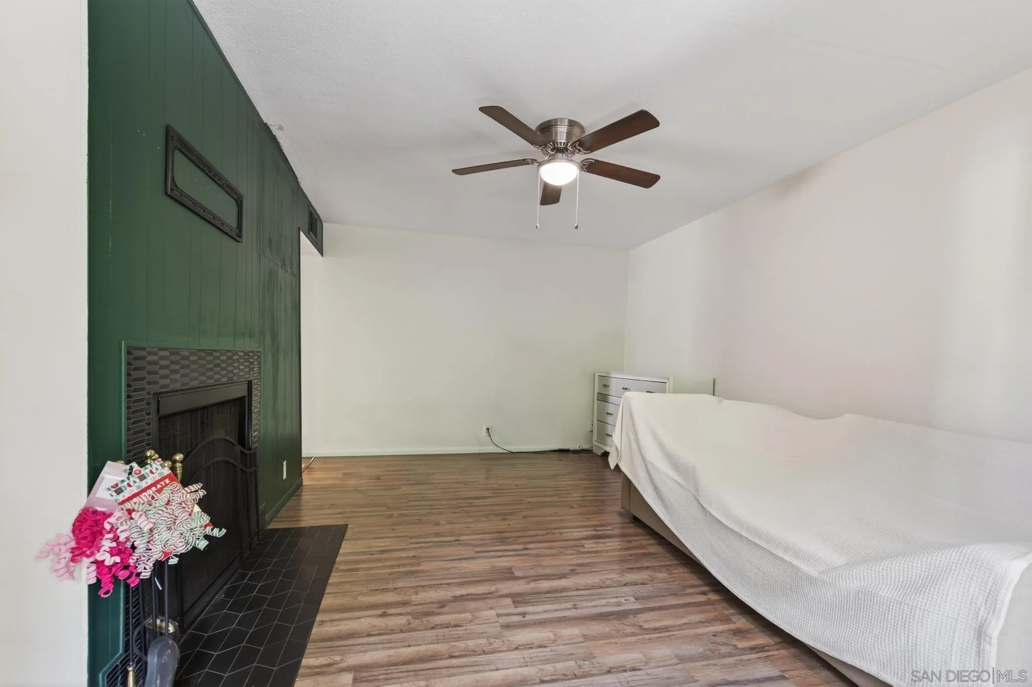 Photo #8: 260008947 Listing: Photo #8